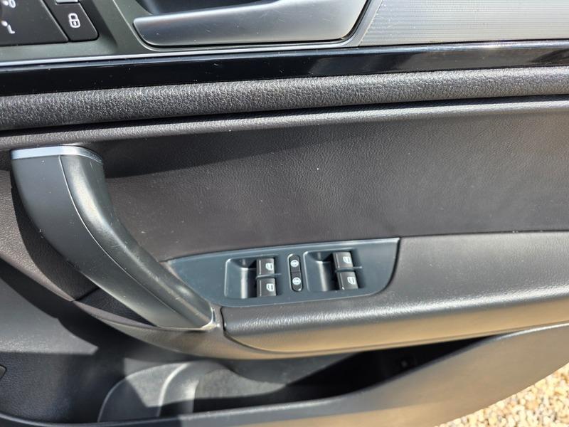 2015 Volkswagen Touareg image 37