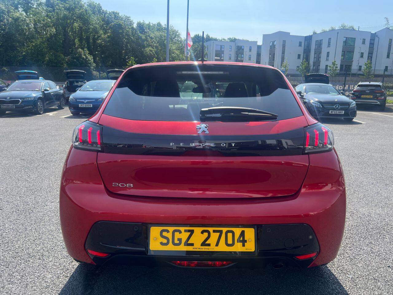 Peugeot 208 view 5