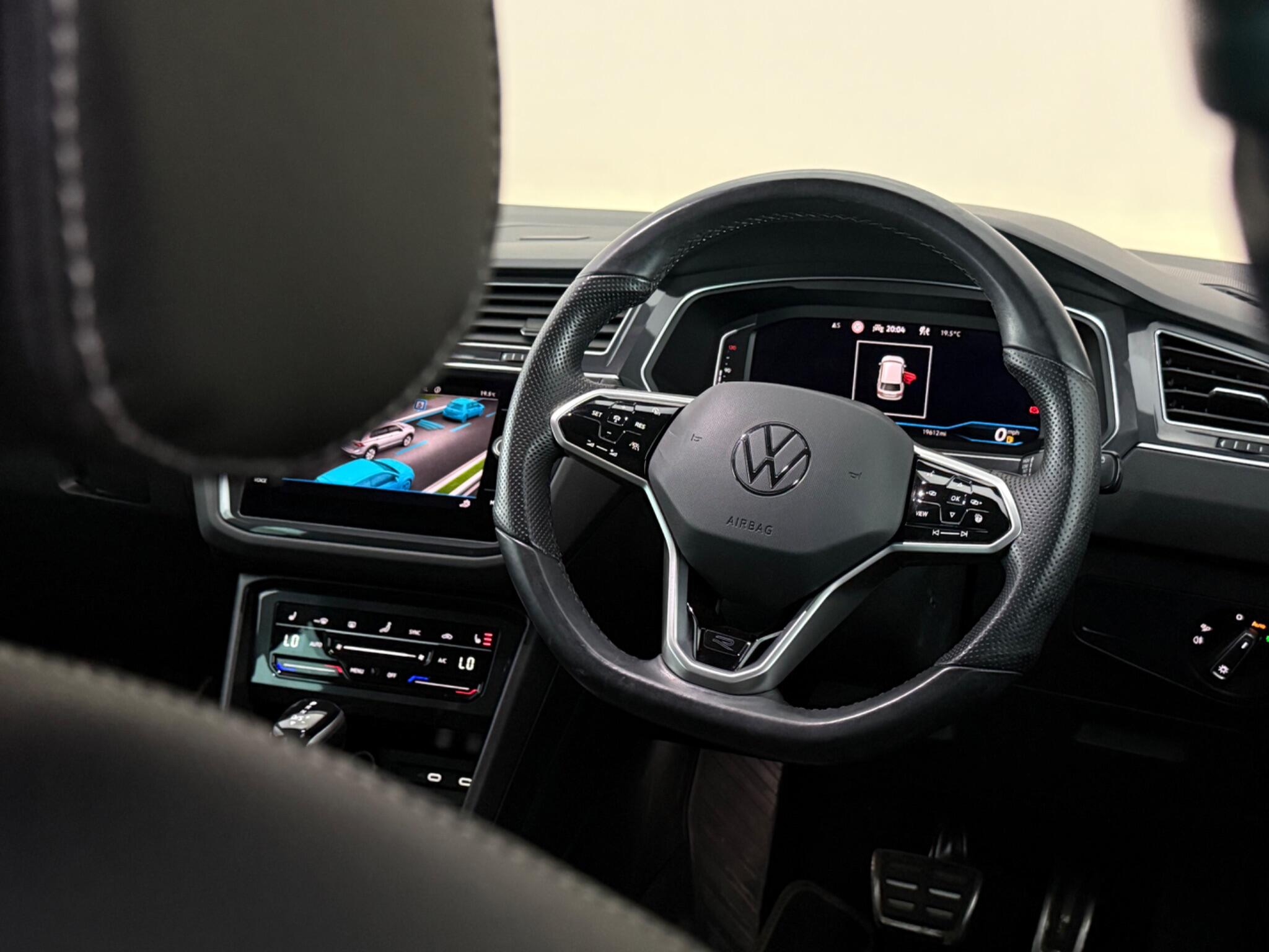 Volkswagen Tiguan view 13