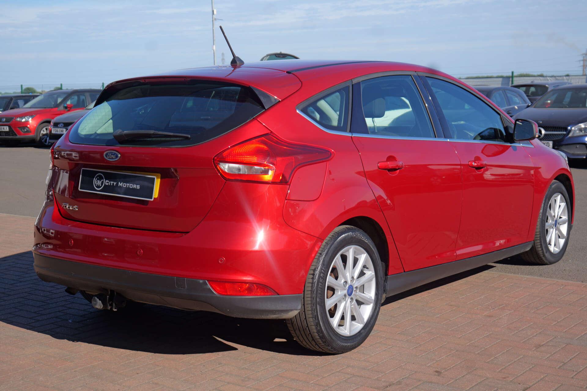 Ford Focus view 9