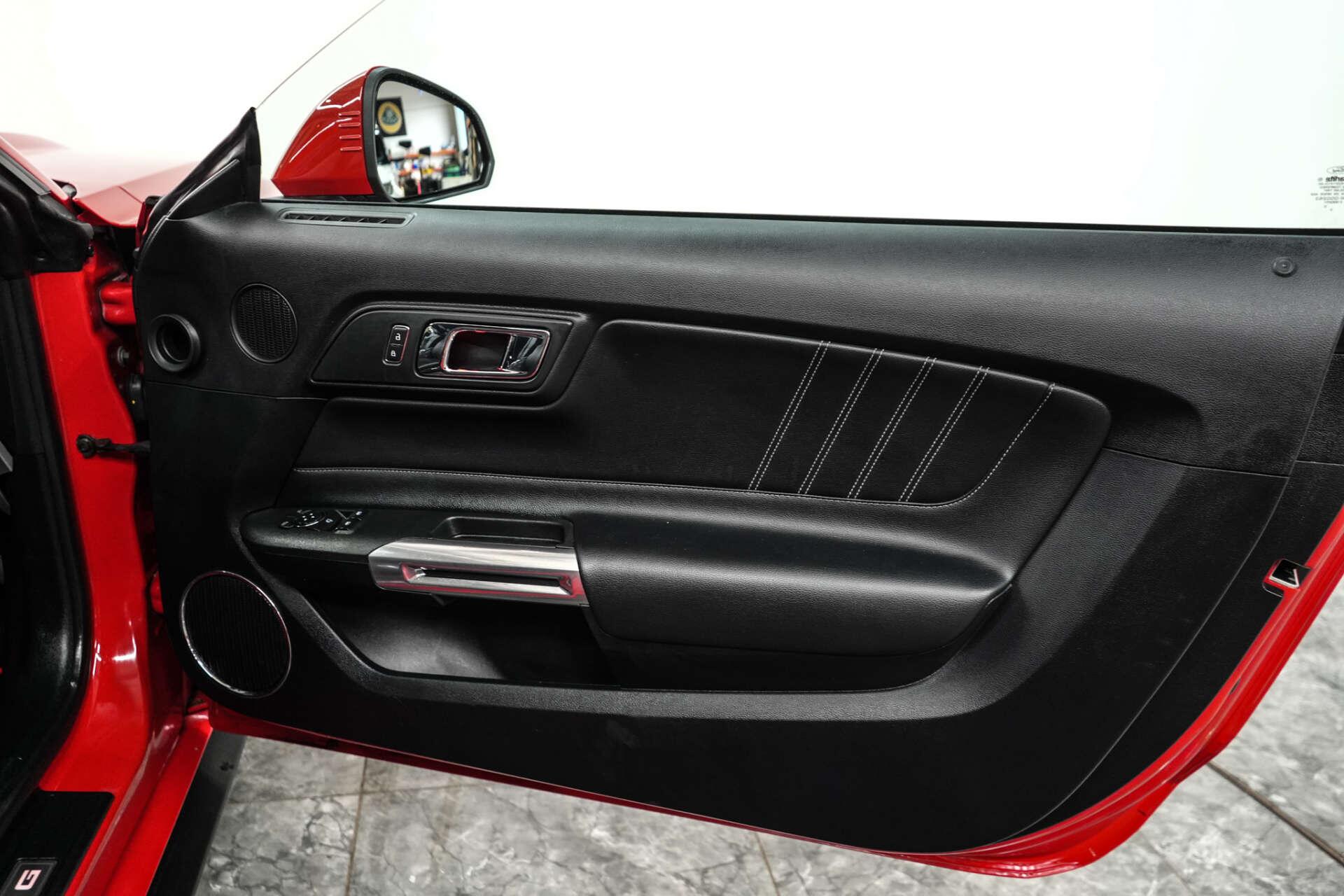 Ford Mustang view 22