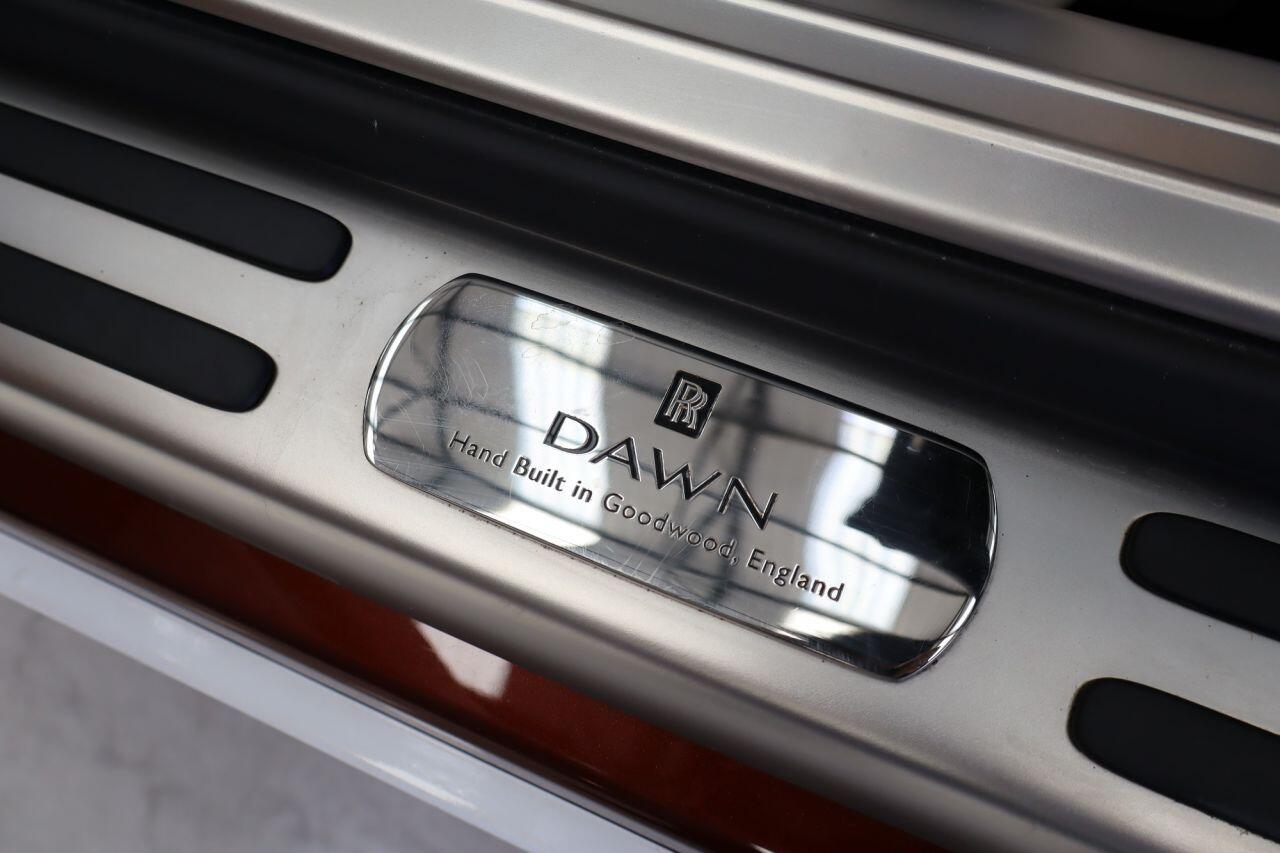 Rolls-Royce Dawn view 29