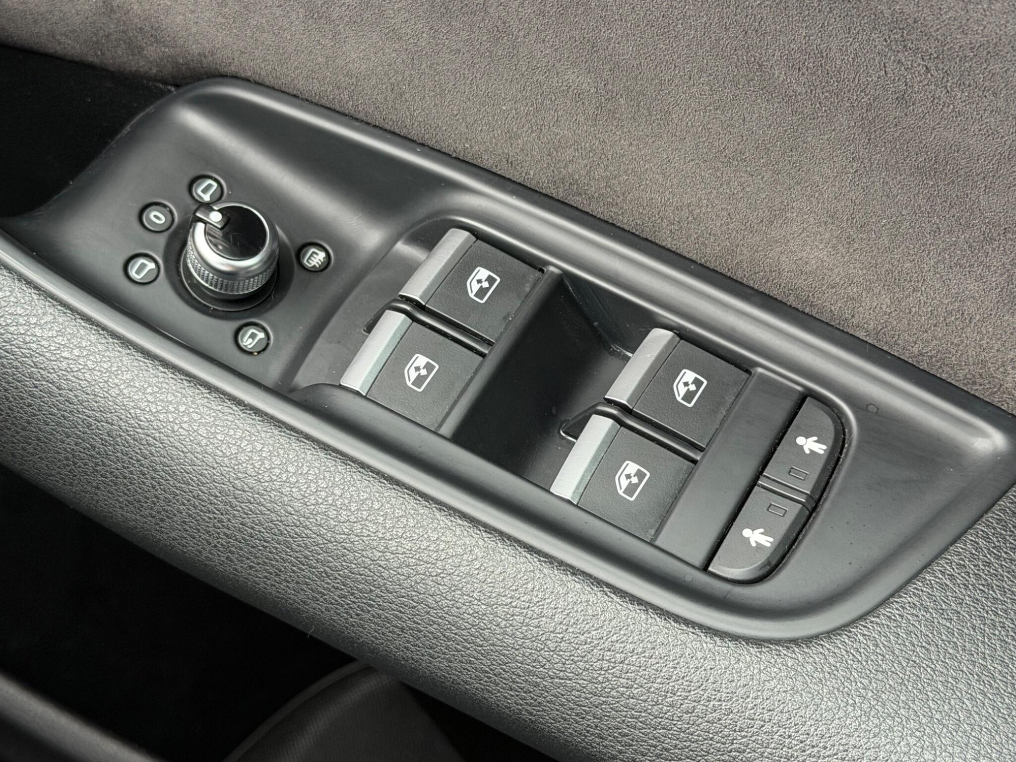 Audi Q7 view 47