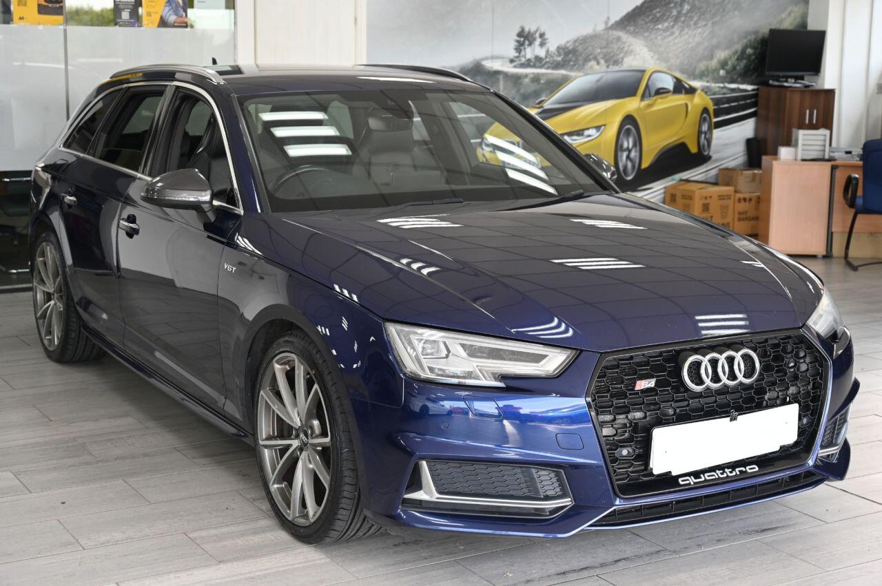 Audi S4 Avant view 2