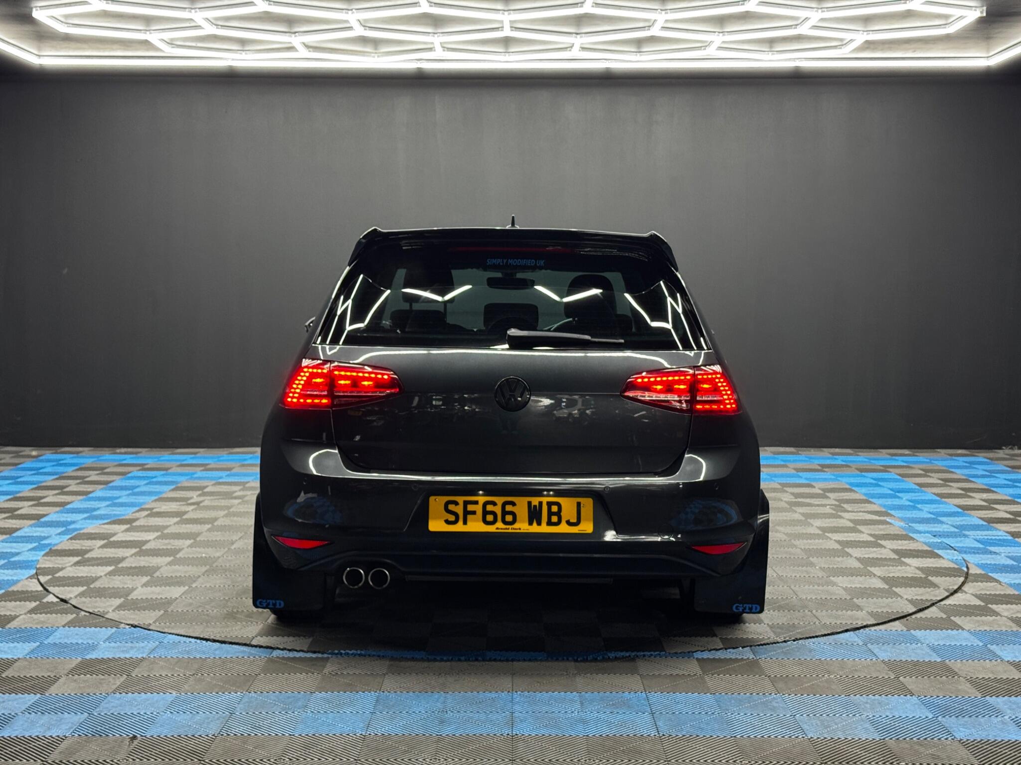 Volkswagen Golf view 6