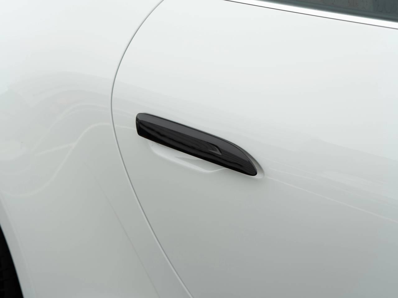 Porsche 911 view 14
