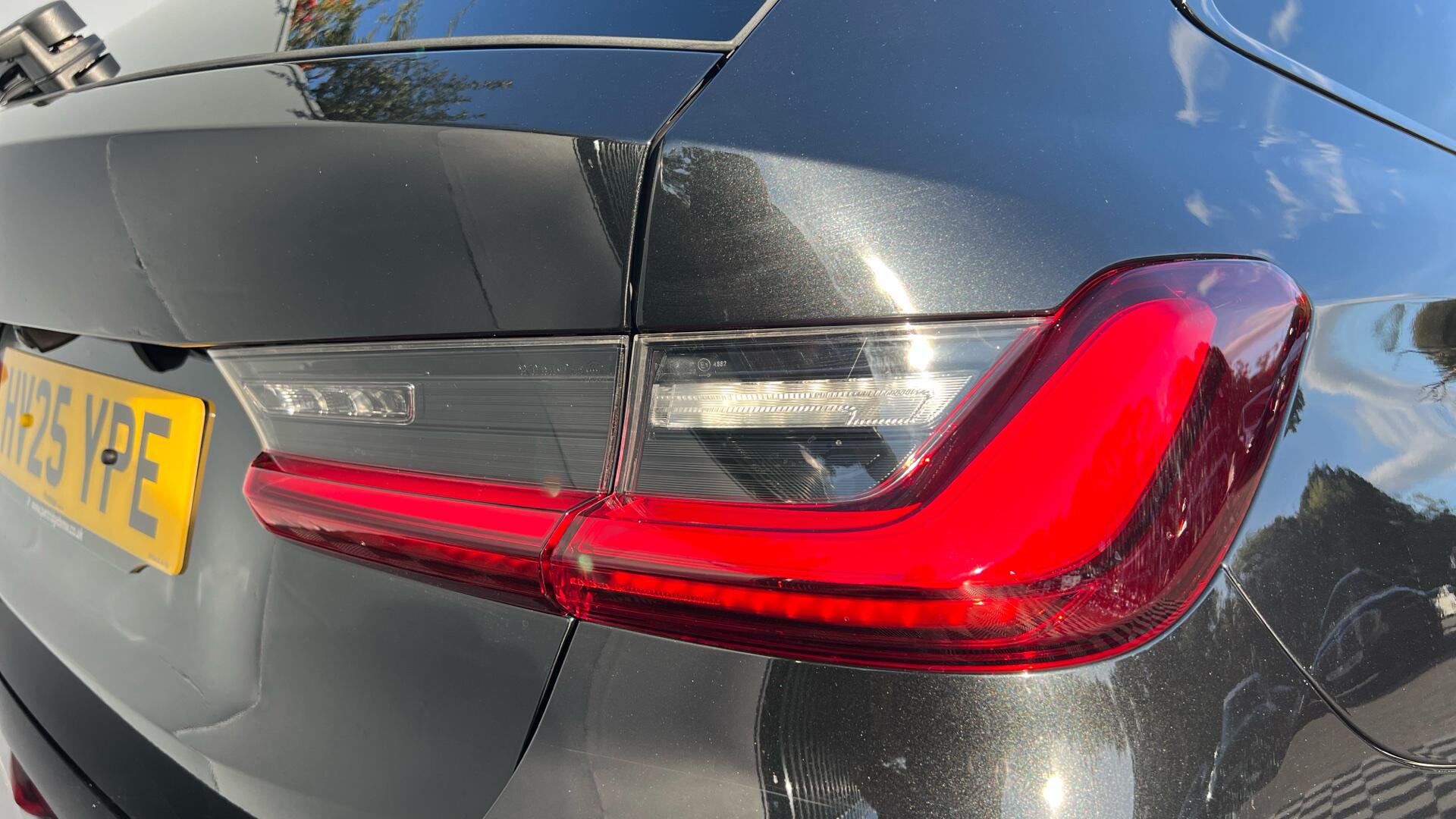 BMW 3 Series view 22