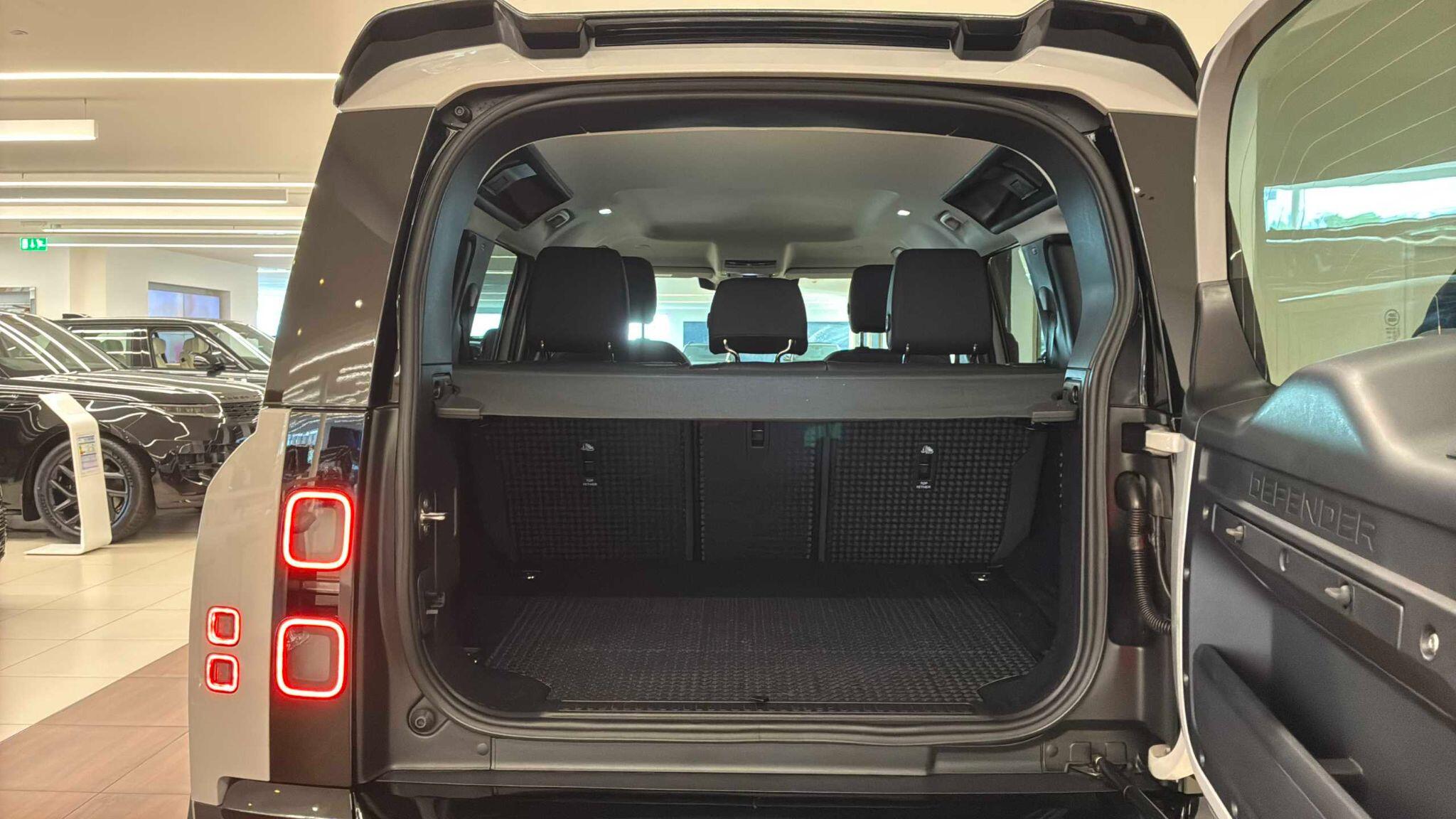 Land Rover Defender view 59