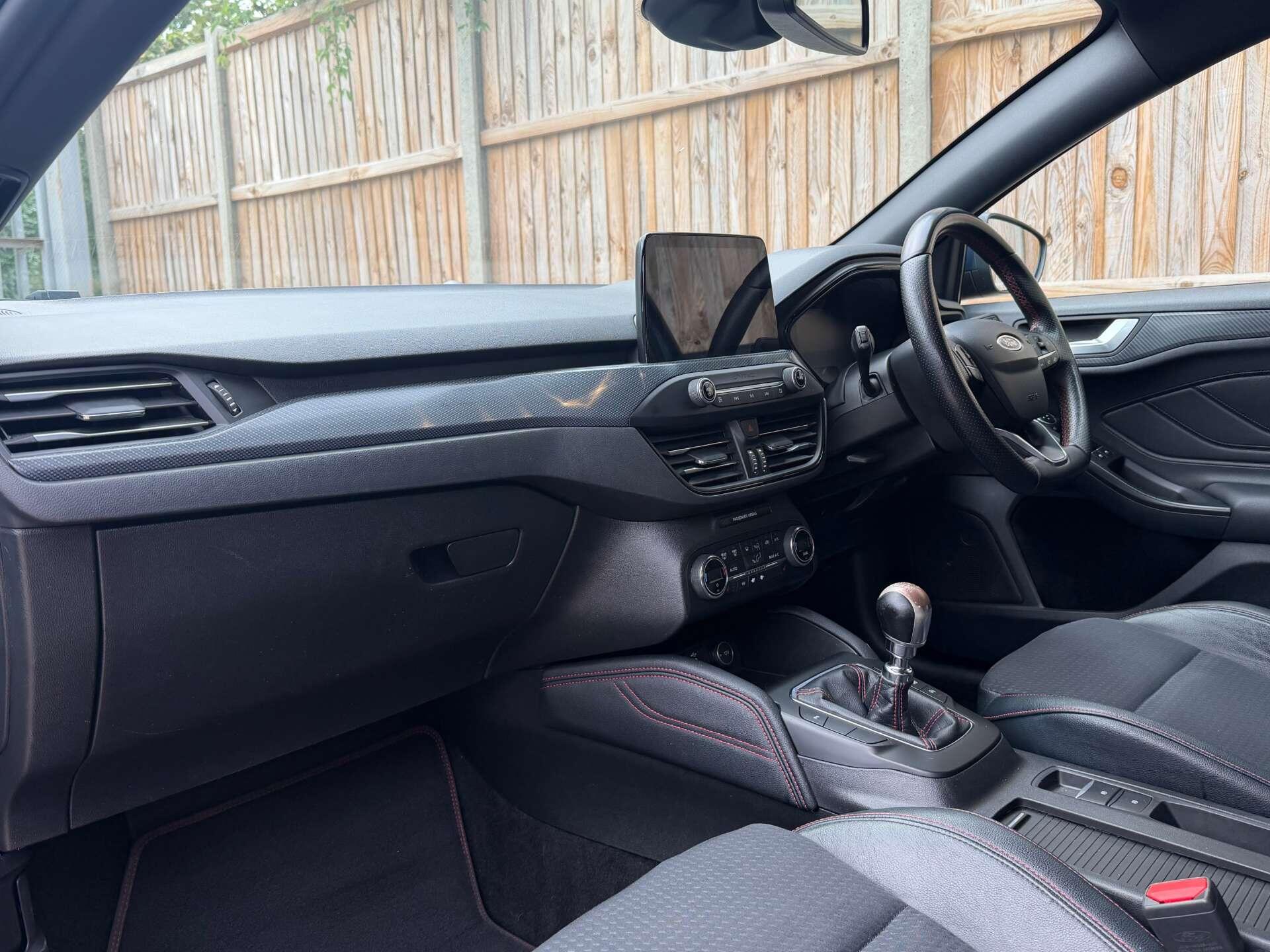 Ford Focus view 17