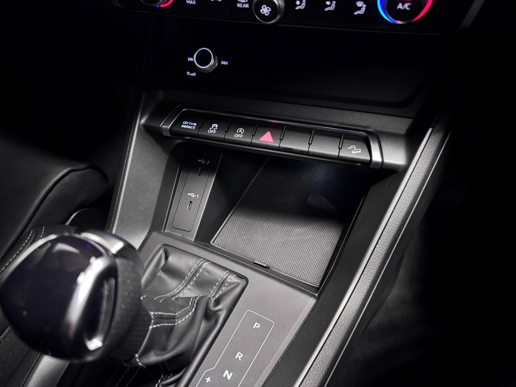 Audi Q3 view 33