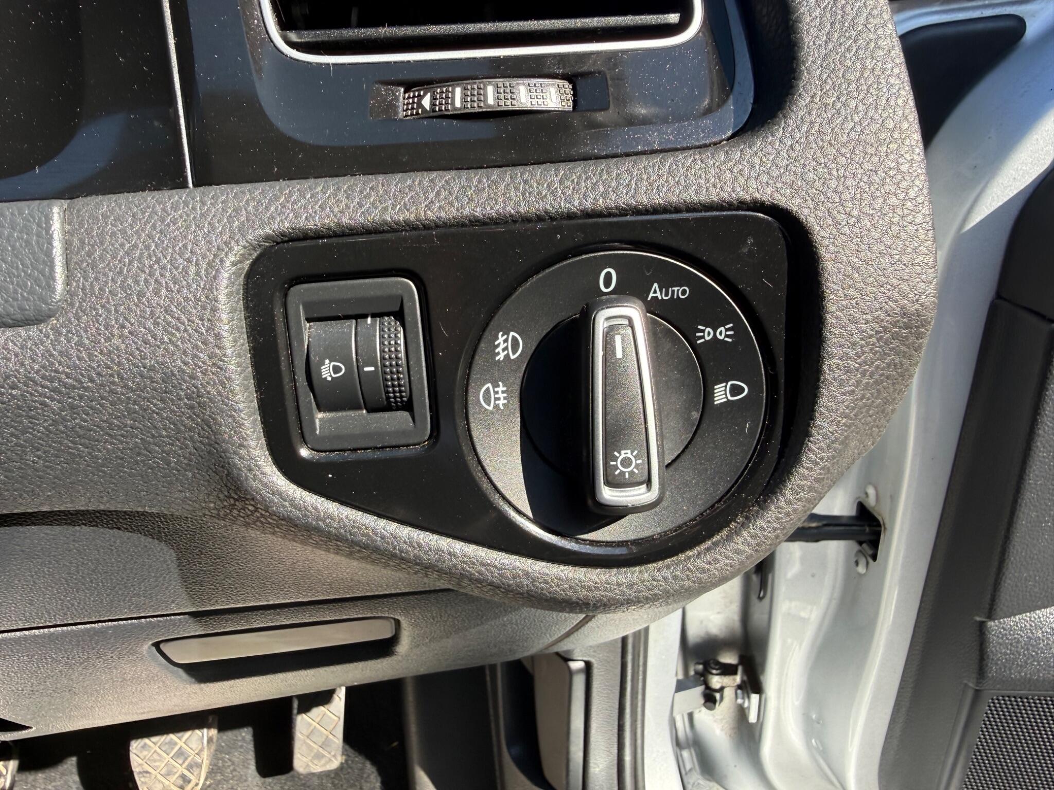 2014 Volkswagen Golf image 10