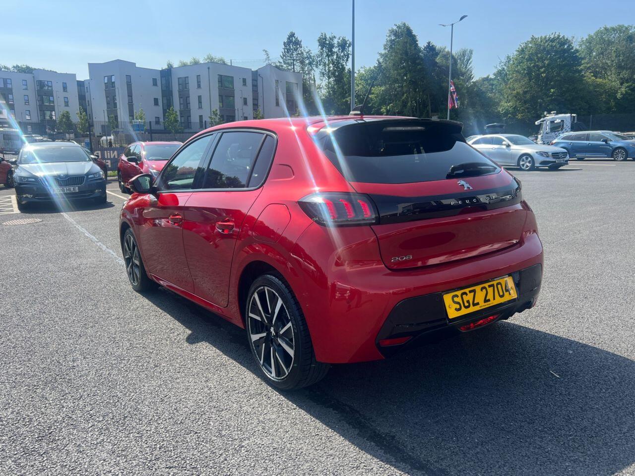 Peugeot 208 view 4