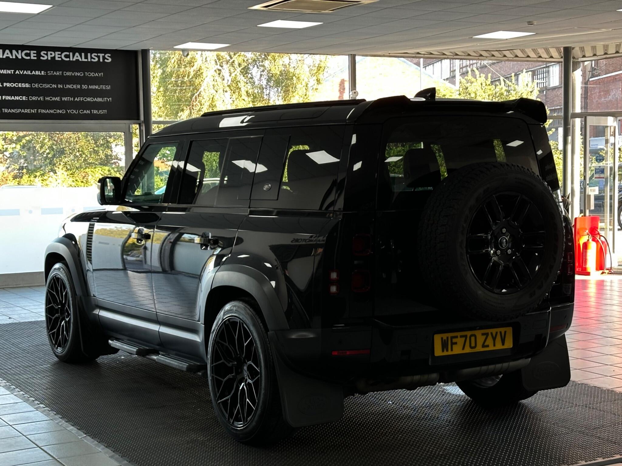 Land Rover Defender 110 view 11
