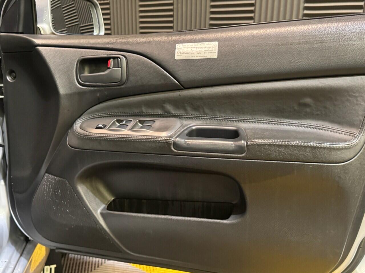 Mitsubishi Lancer view 25