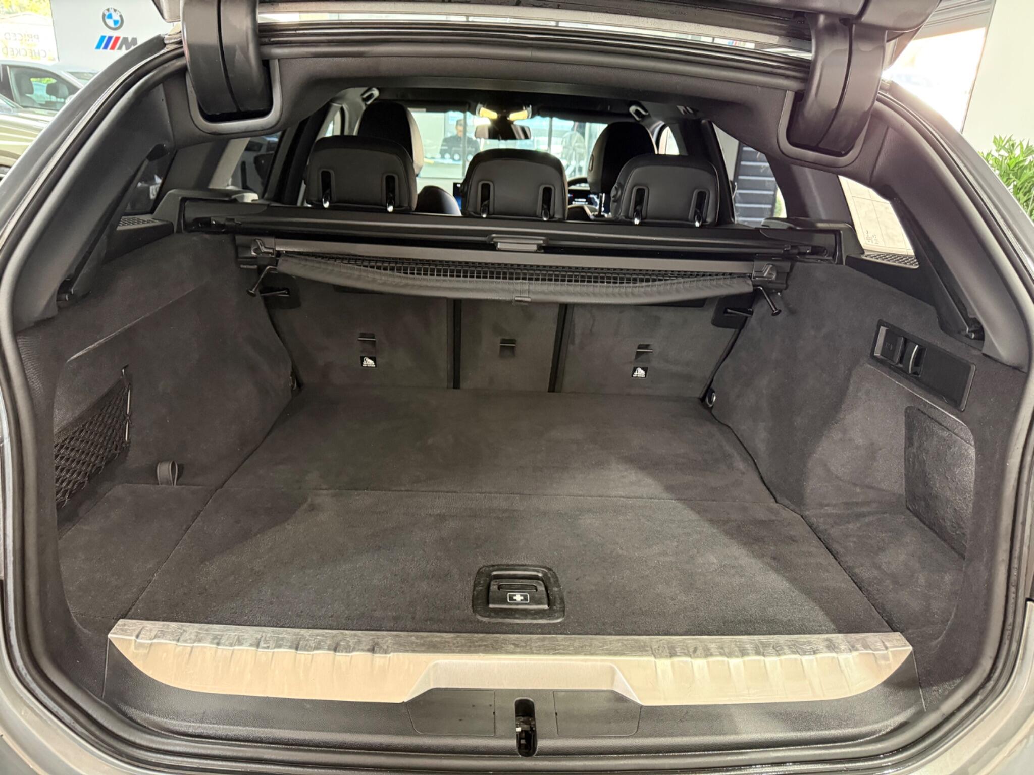 BMW 3 Series view 33