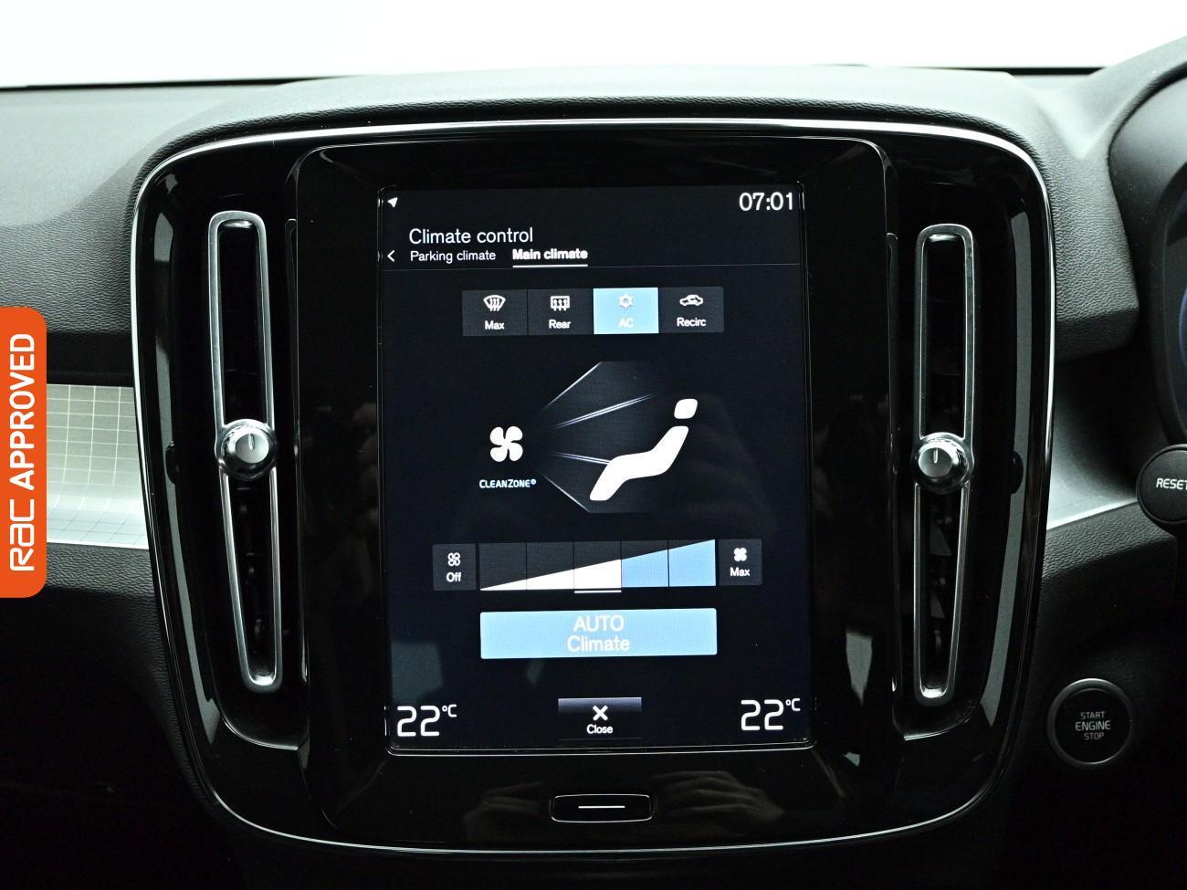 Volvo XC40 view 16