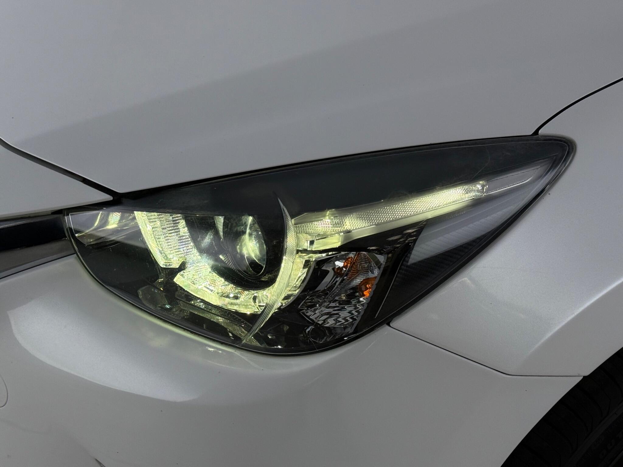 Mazda Mazda2 view 13