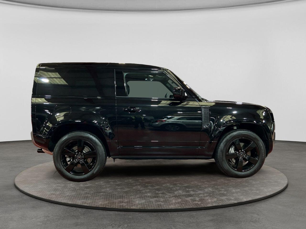 Land Rover Defender view 4