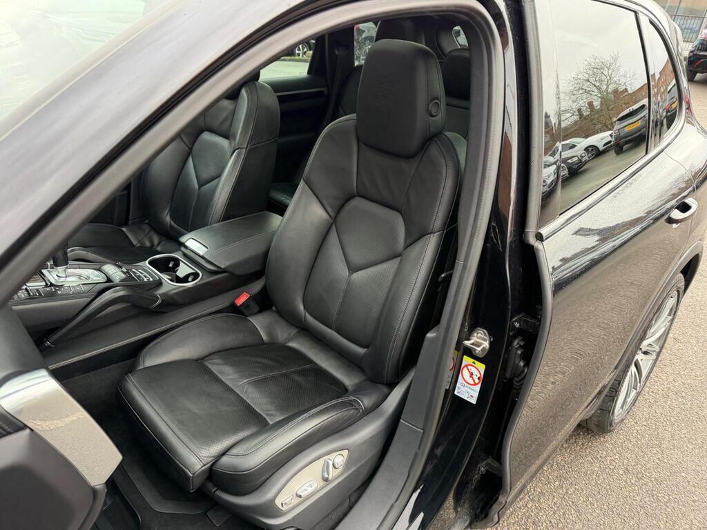 Porsche Cayenne view 19
