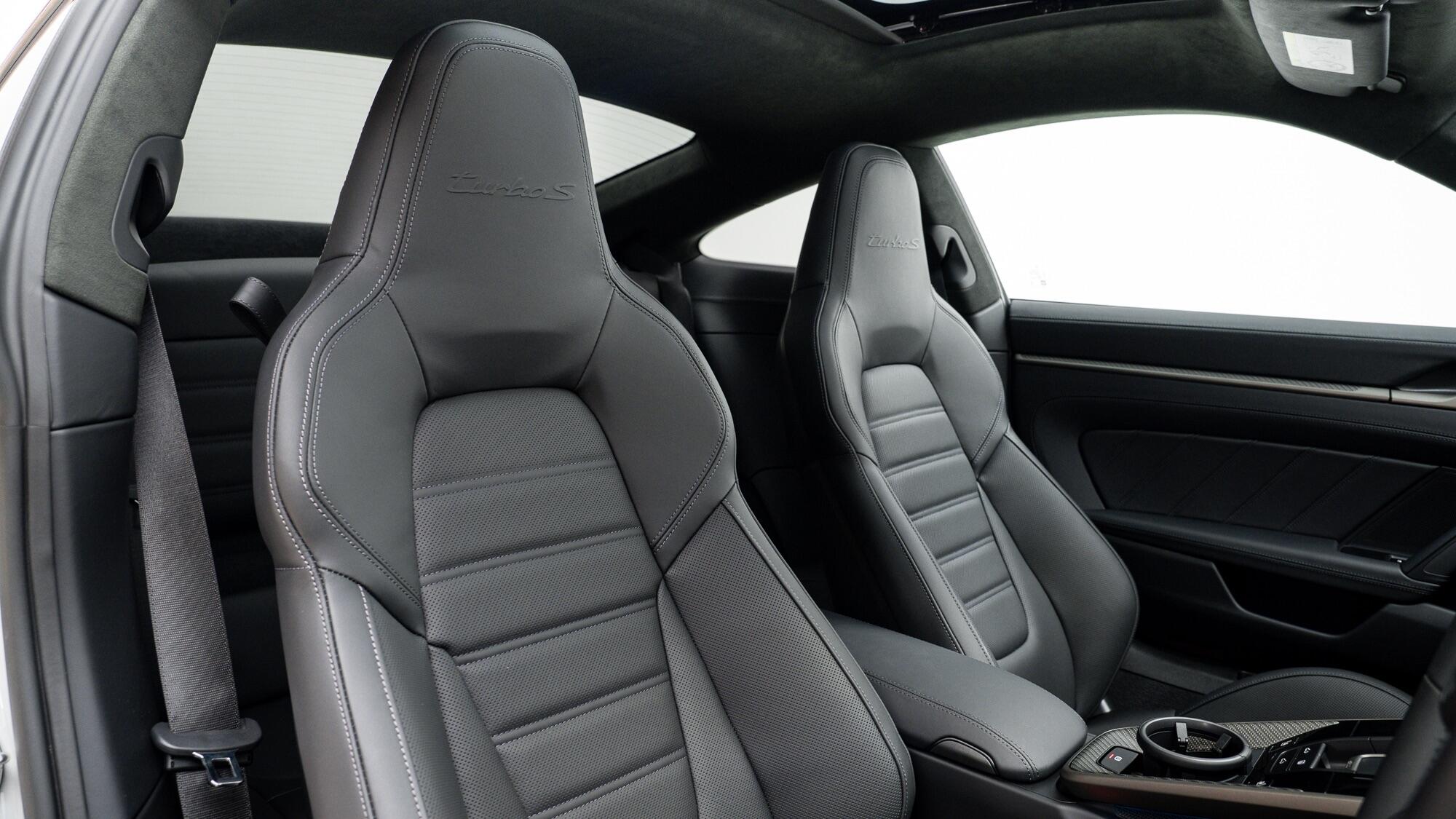 Porsche 911 view 3