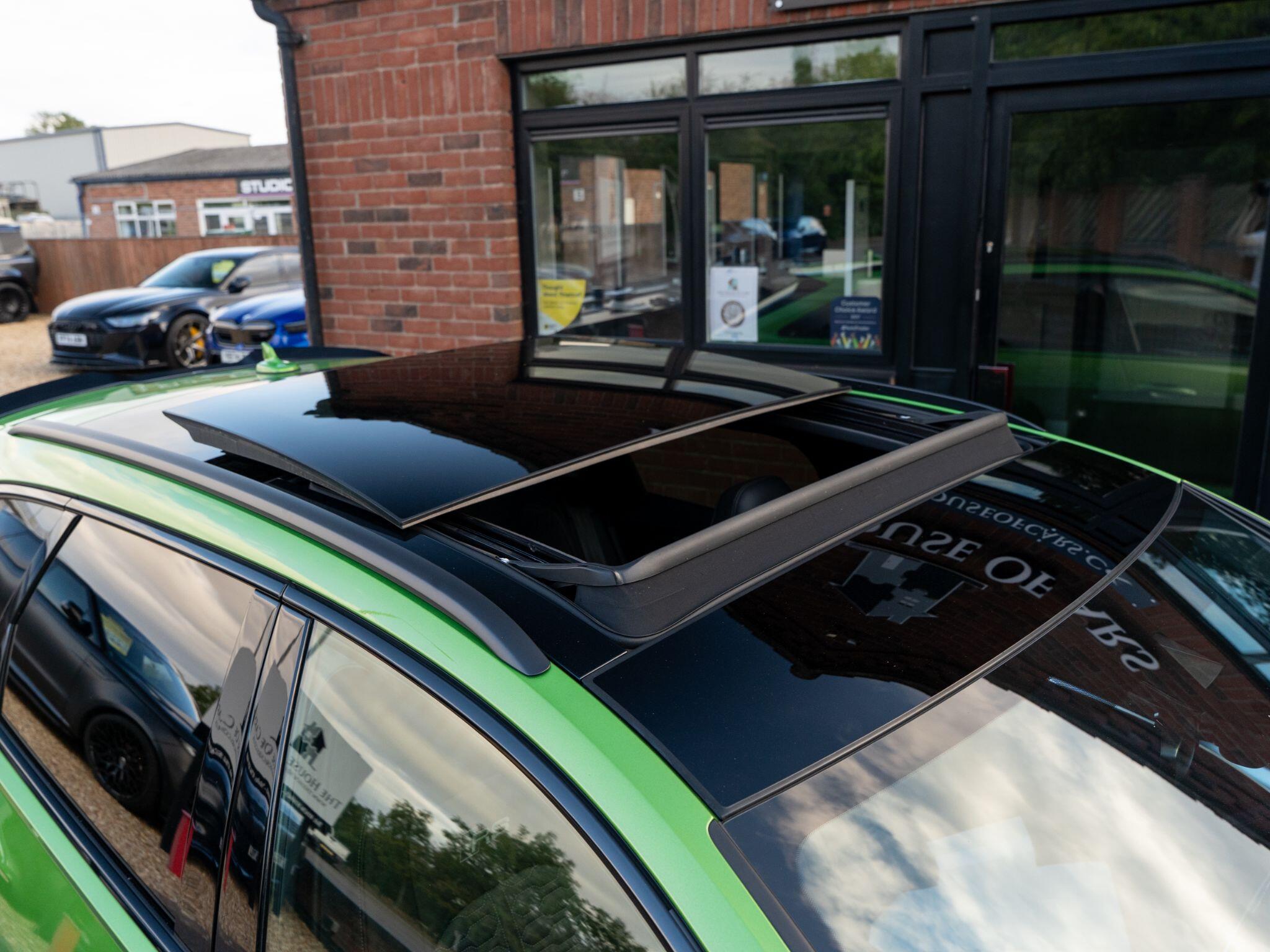 Audi RS6 Avant view 28