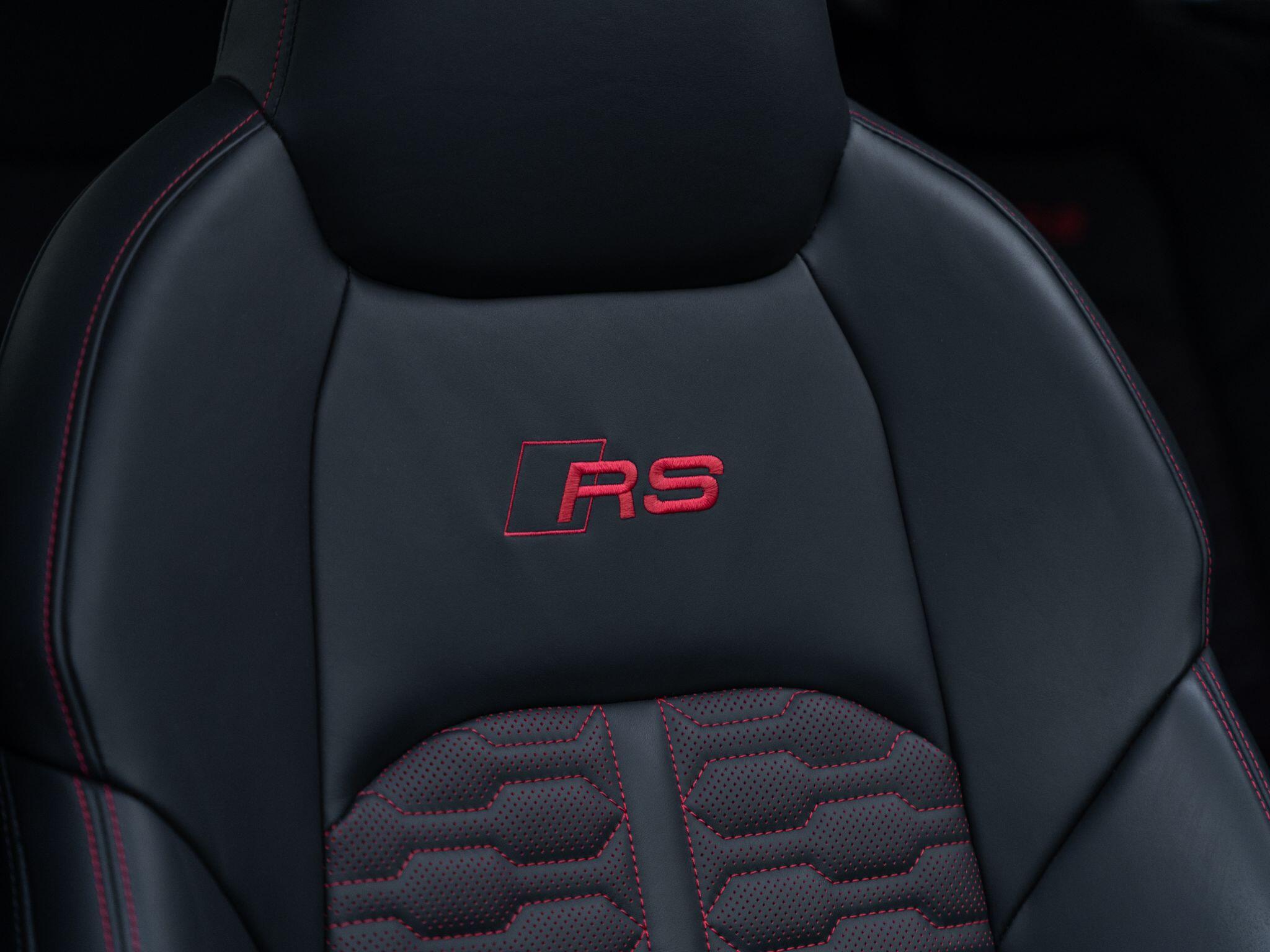 Audi RS6 Avant view 44