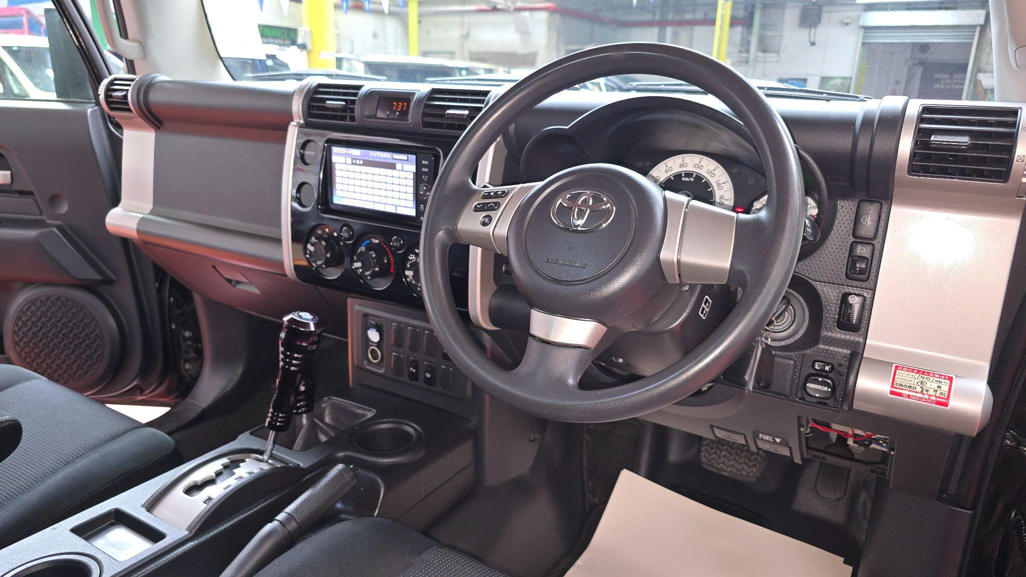 Toyota FJ Cruiser view 6