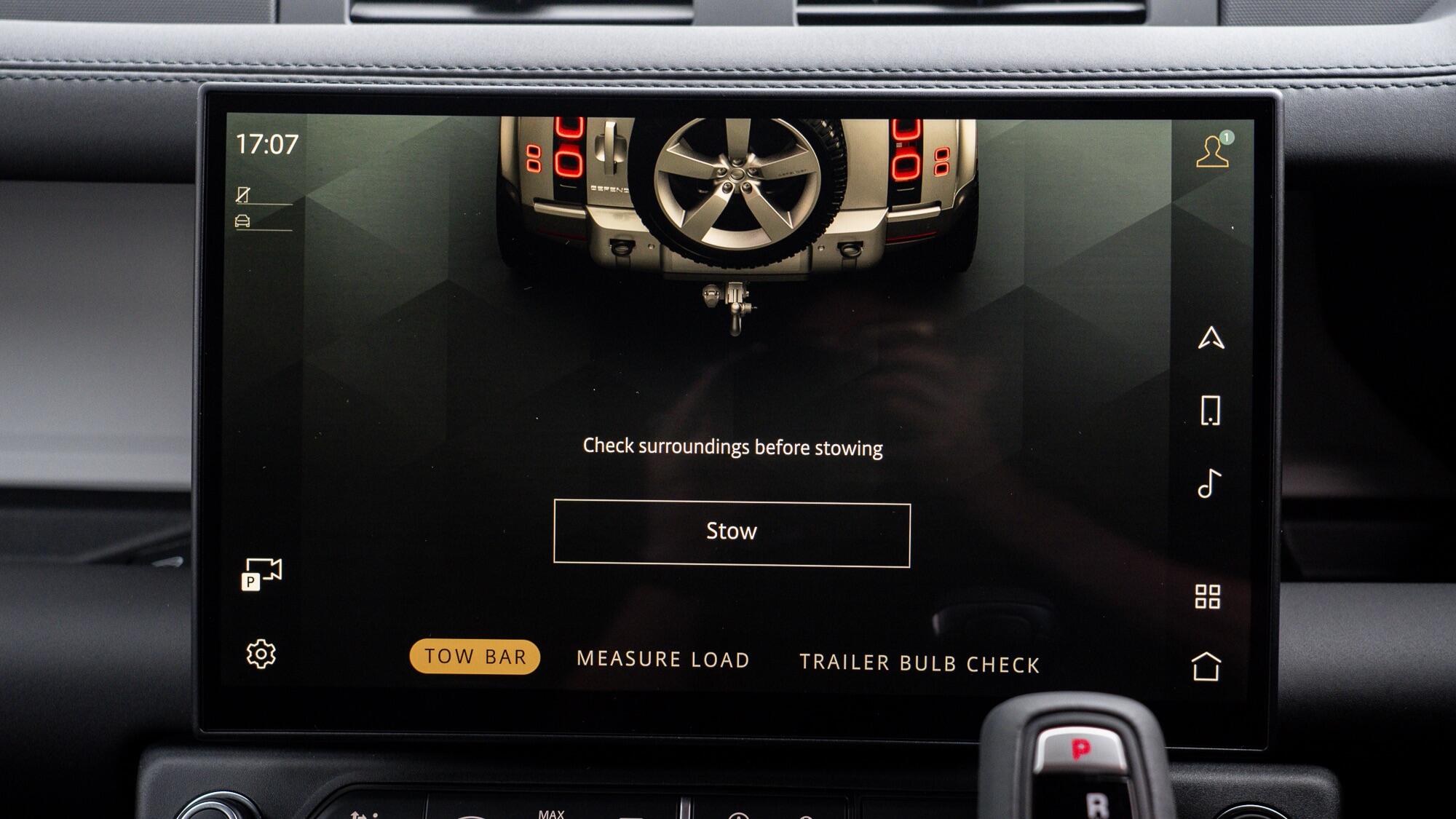 Land Rover Defender 110 view 26