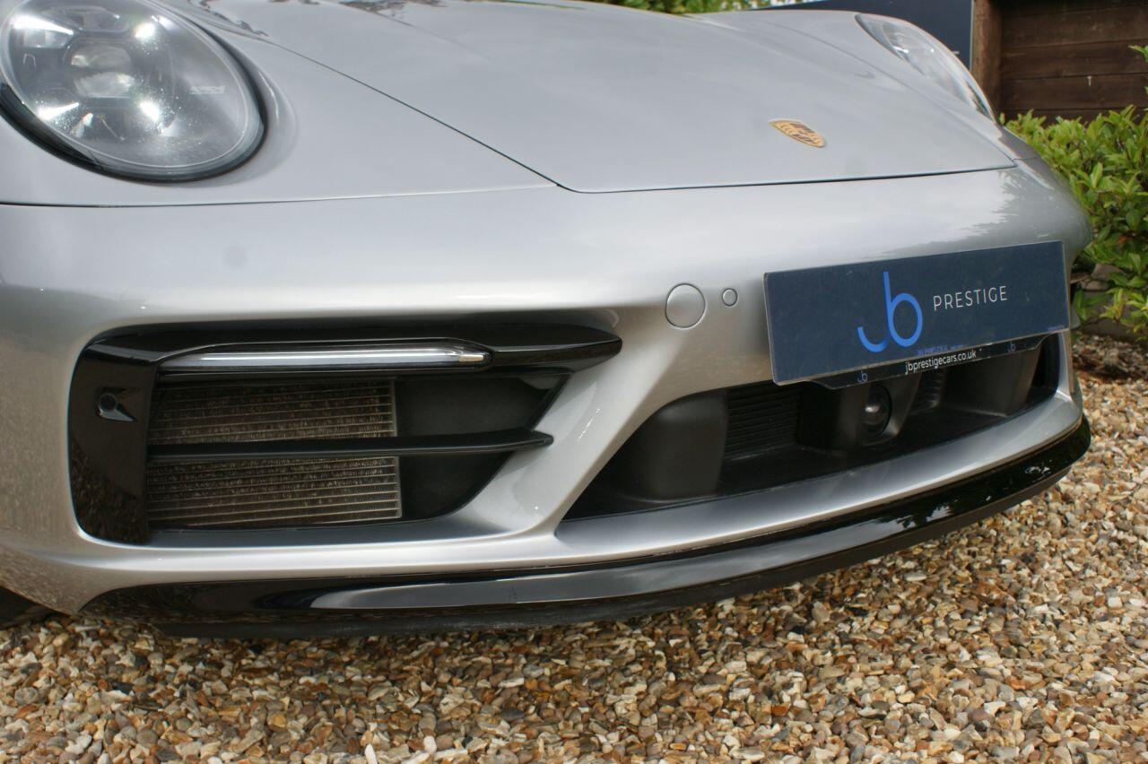 Porsche 911 view 8
