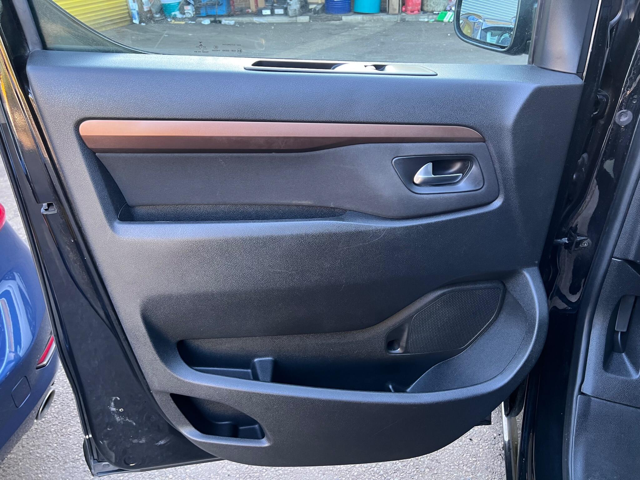 Toyota Proace Verso view 30
