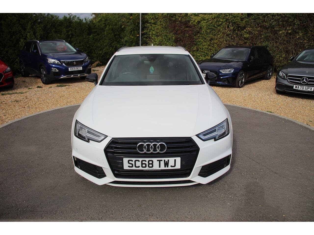 Audi A4 Avant view 3