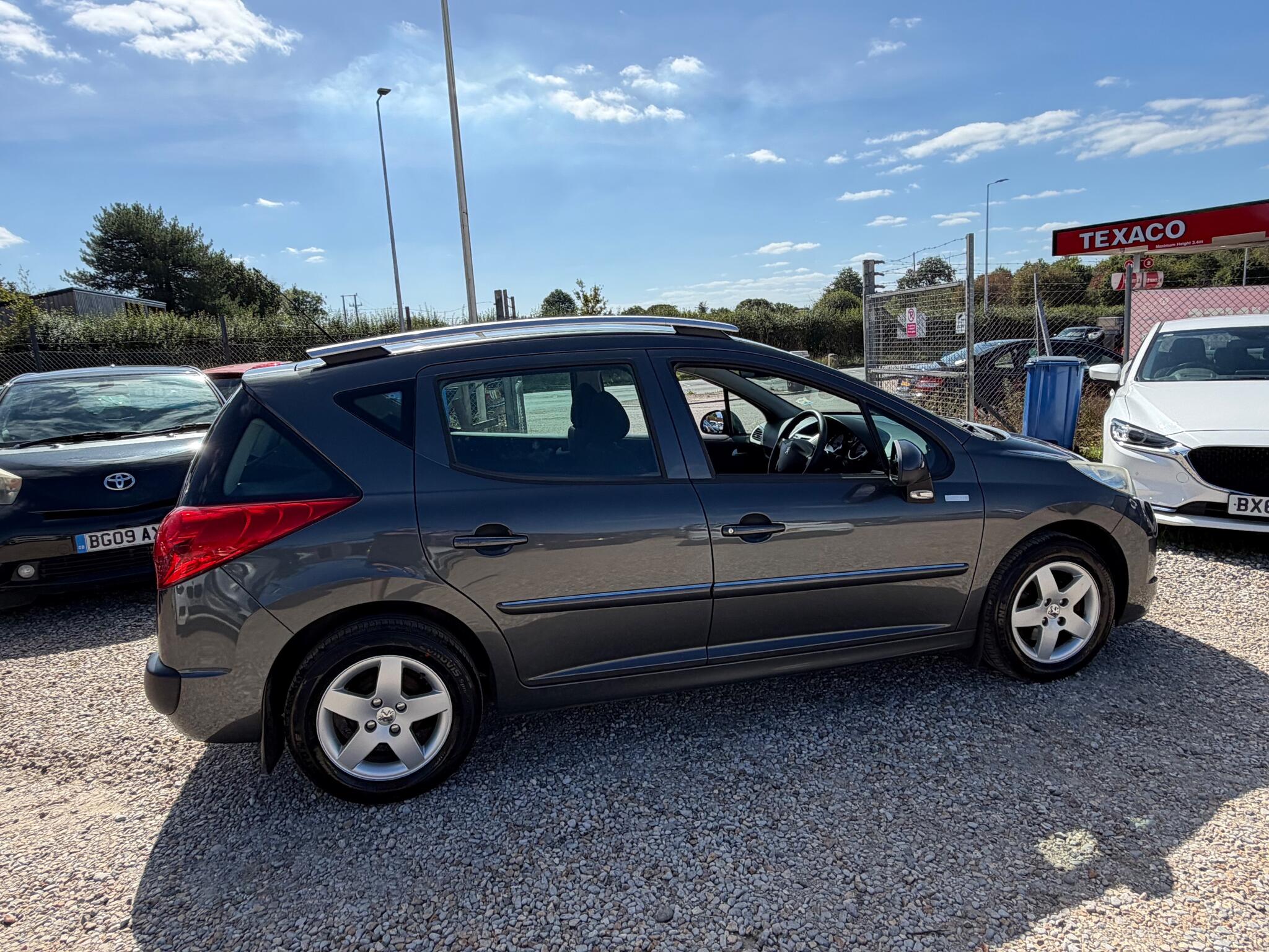 Peugeot 207 view 9