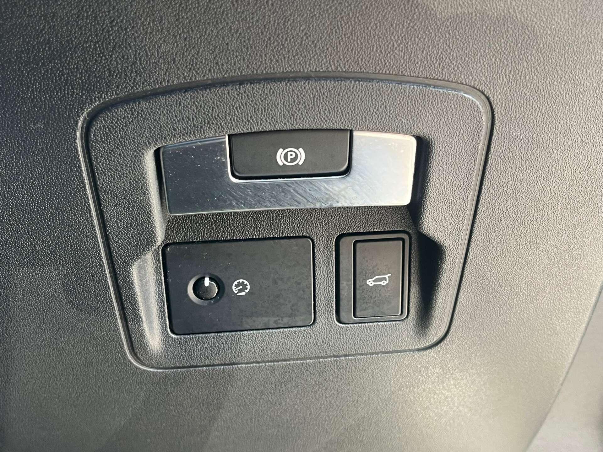 Land Rover Range Rover Velar view 37