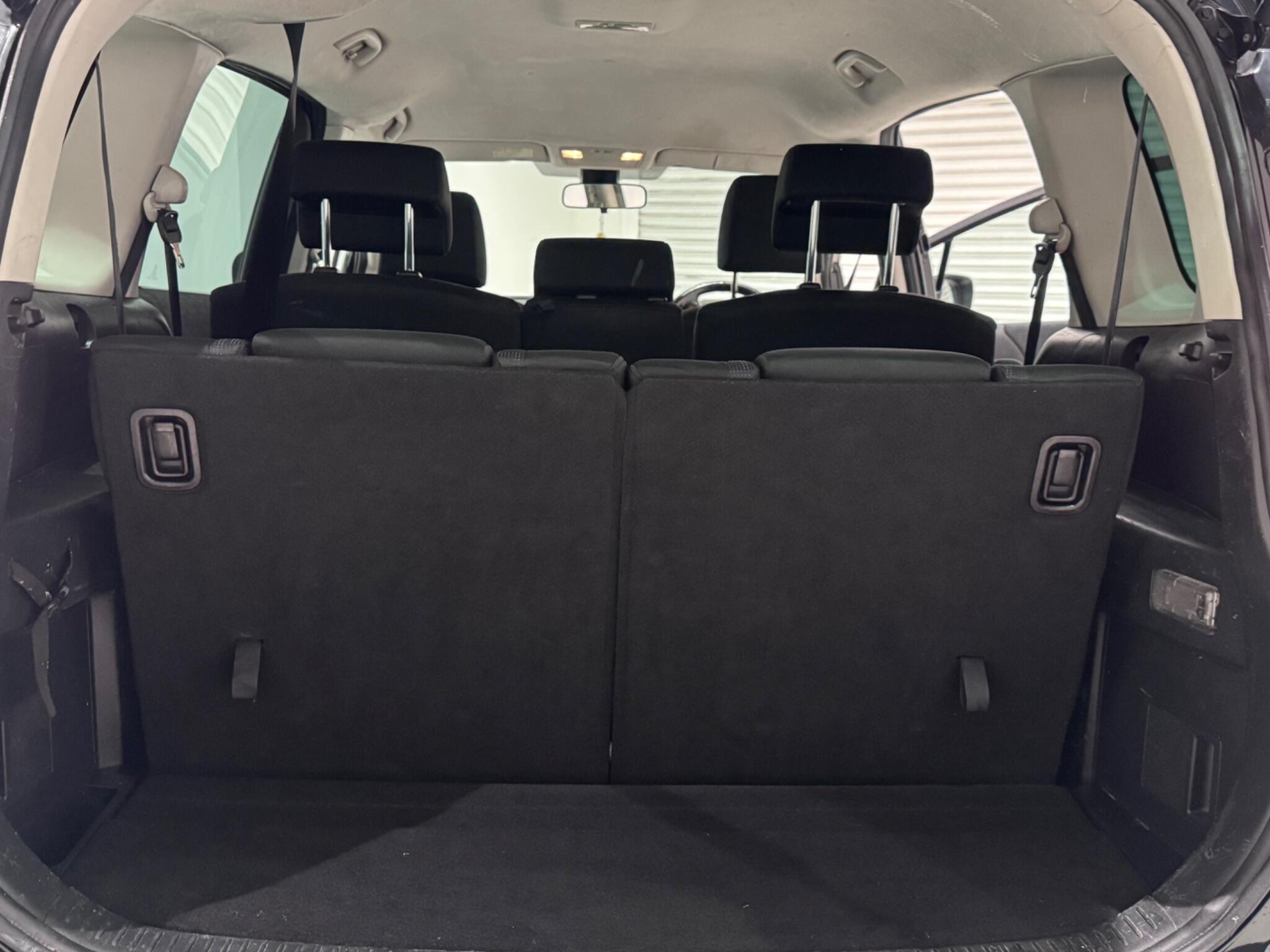Mazda Mazda5 view 10