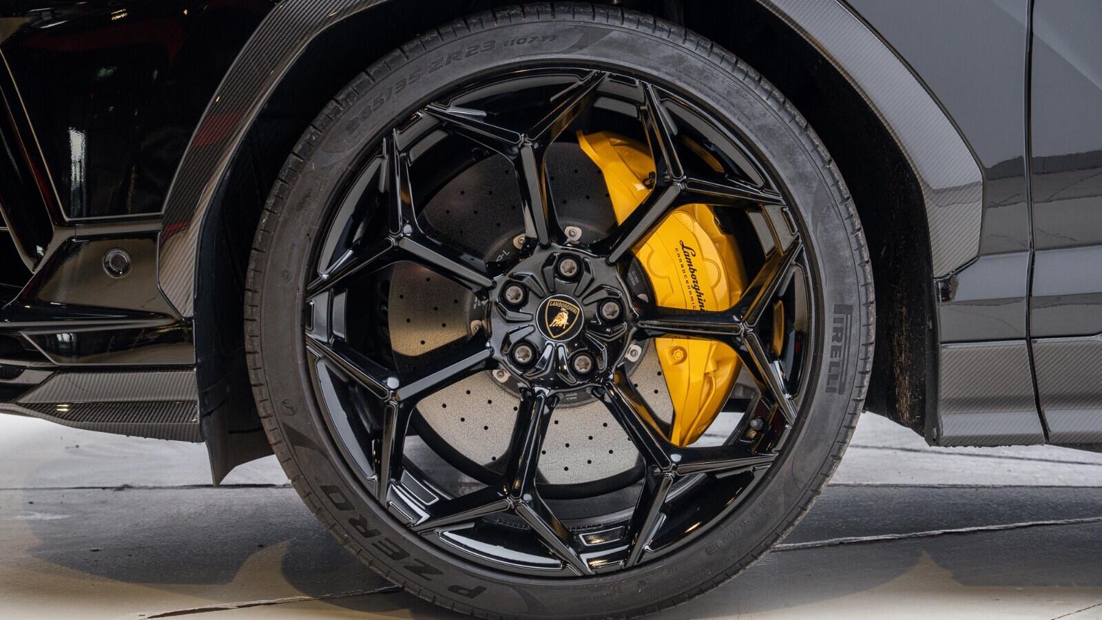 Lamborghini Urus view 46