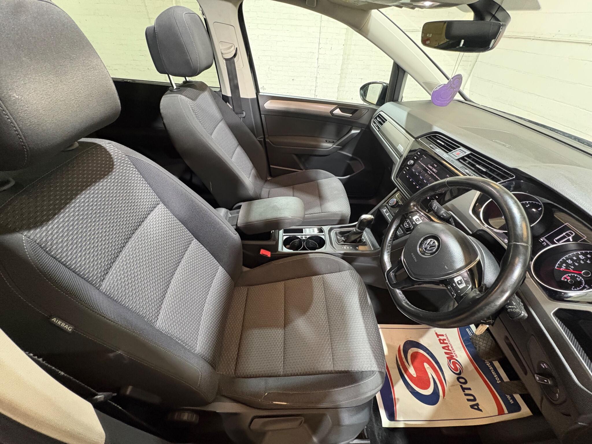 Volkswagen Touran view 40