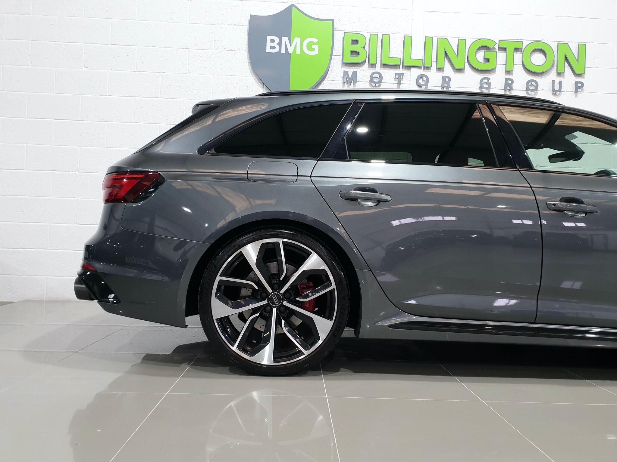 Audi RS4 view 15