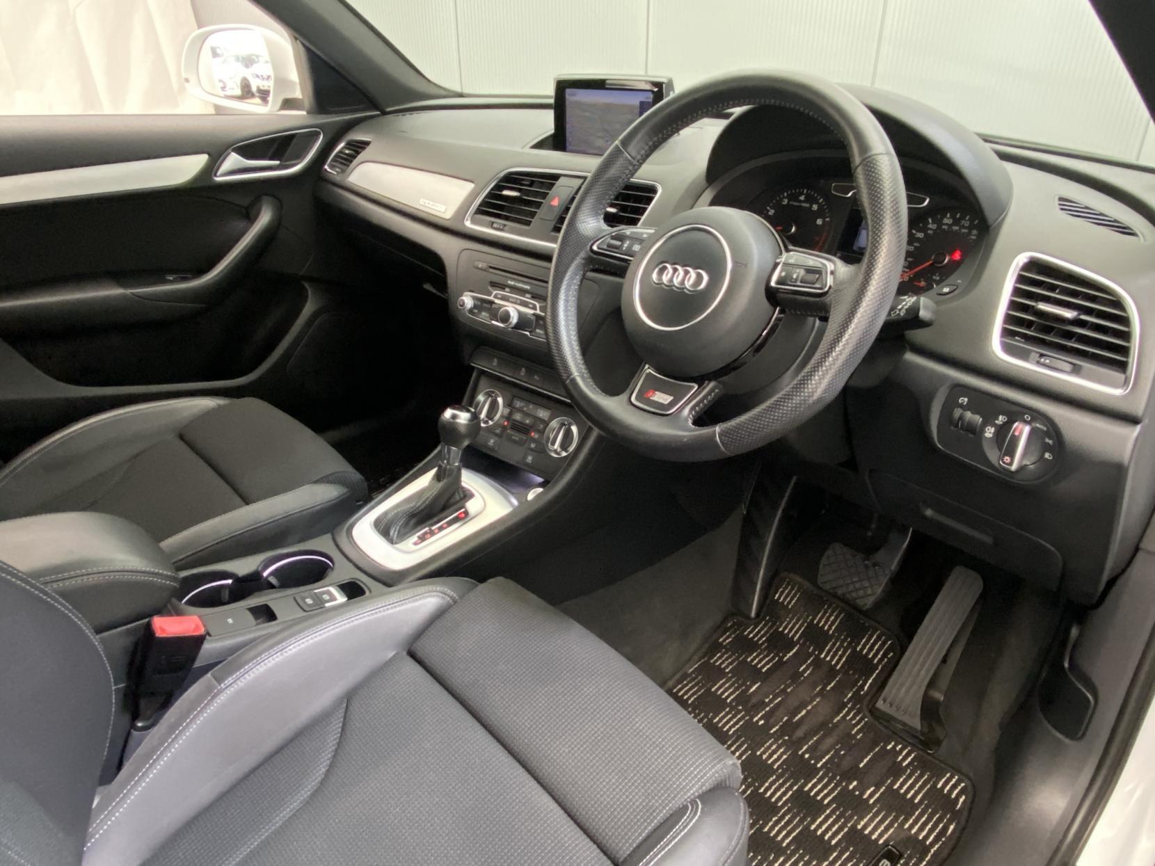 Audi Q3 view 28