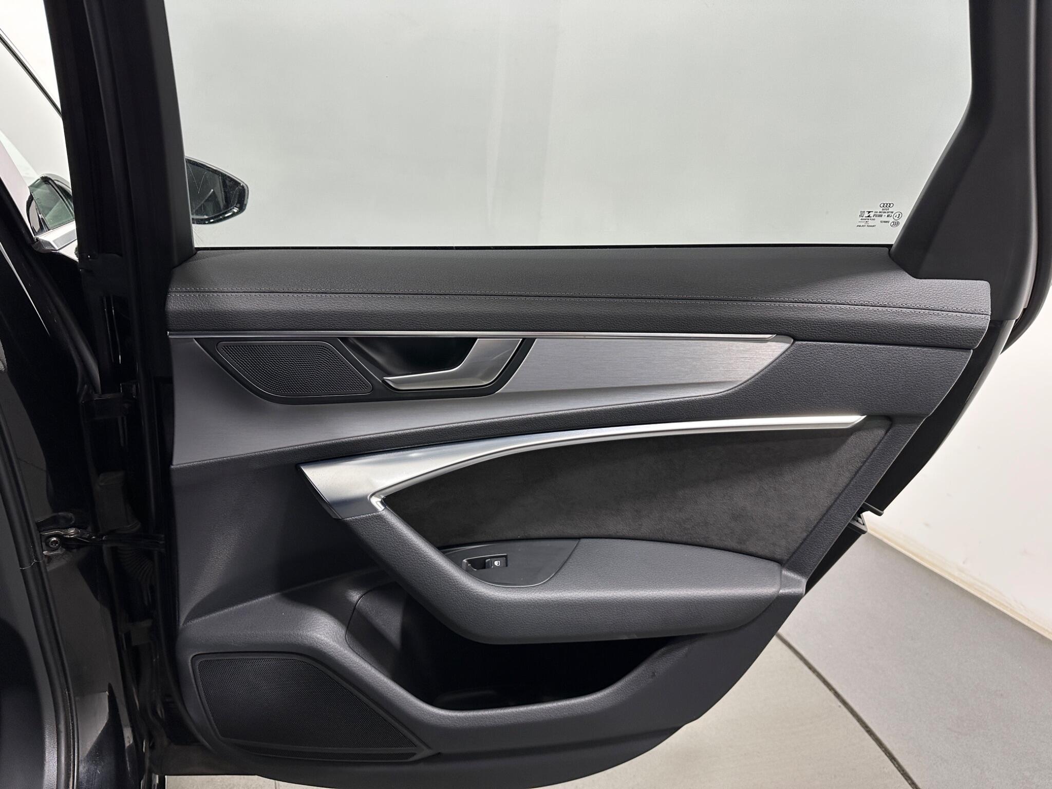 Audi A6 view 43