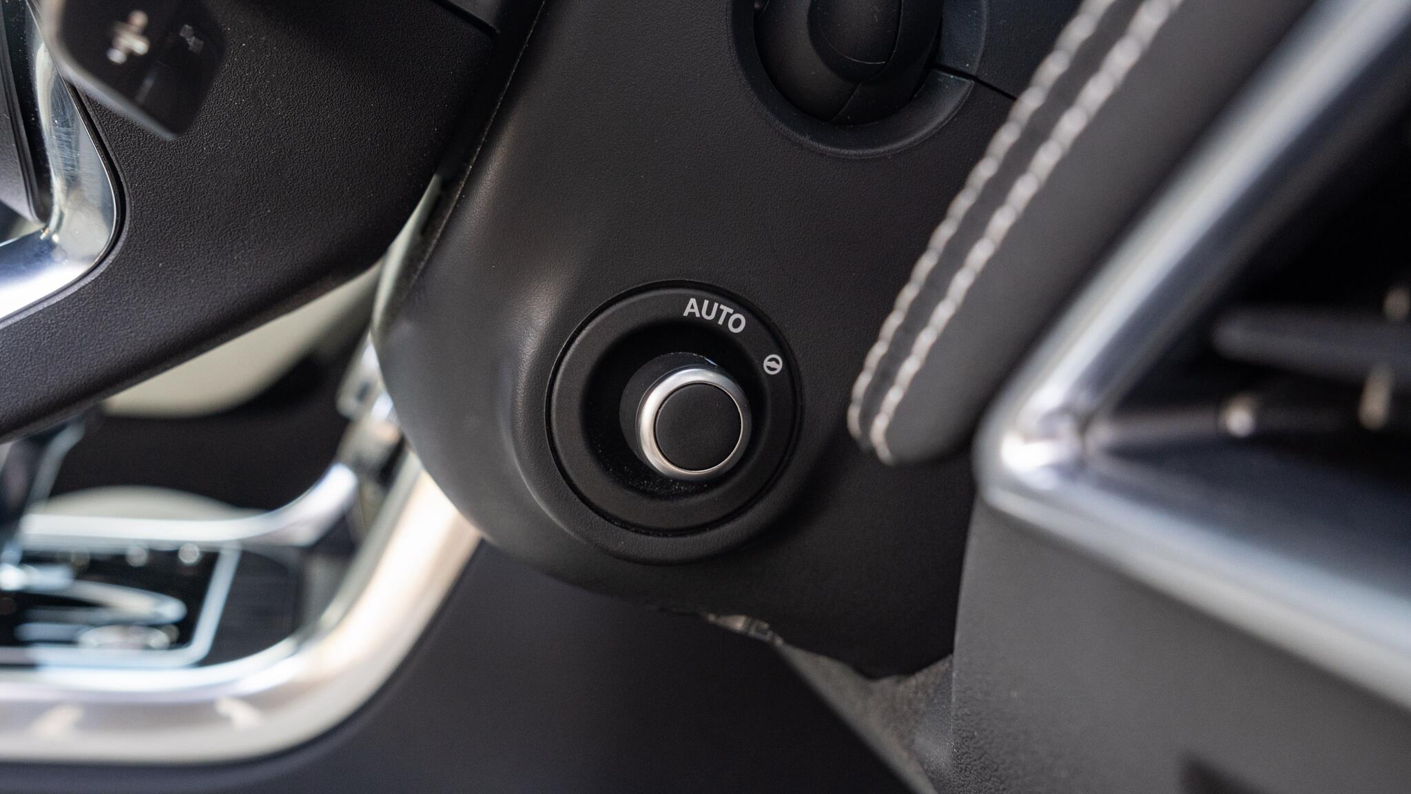 Jaguar Xe view 83
