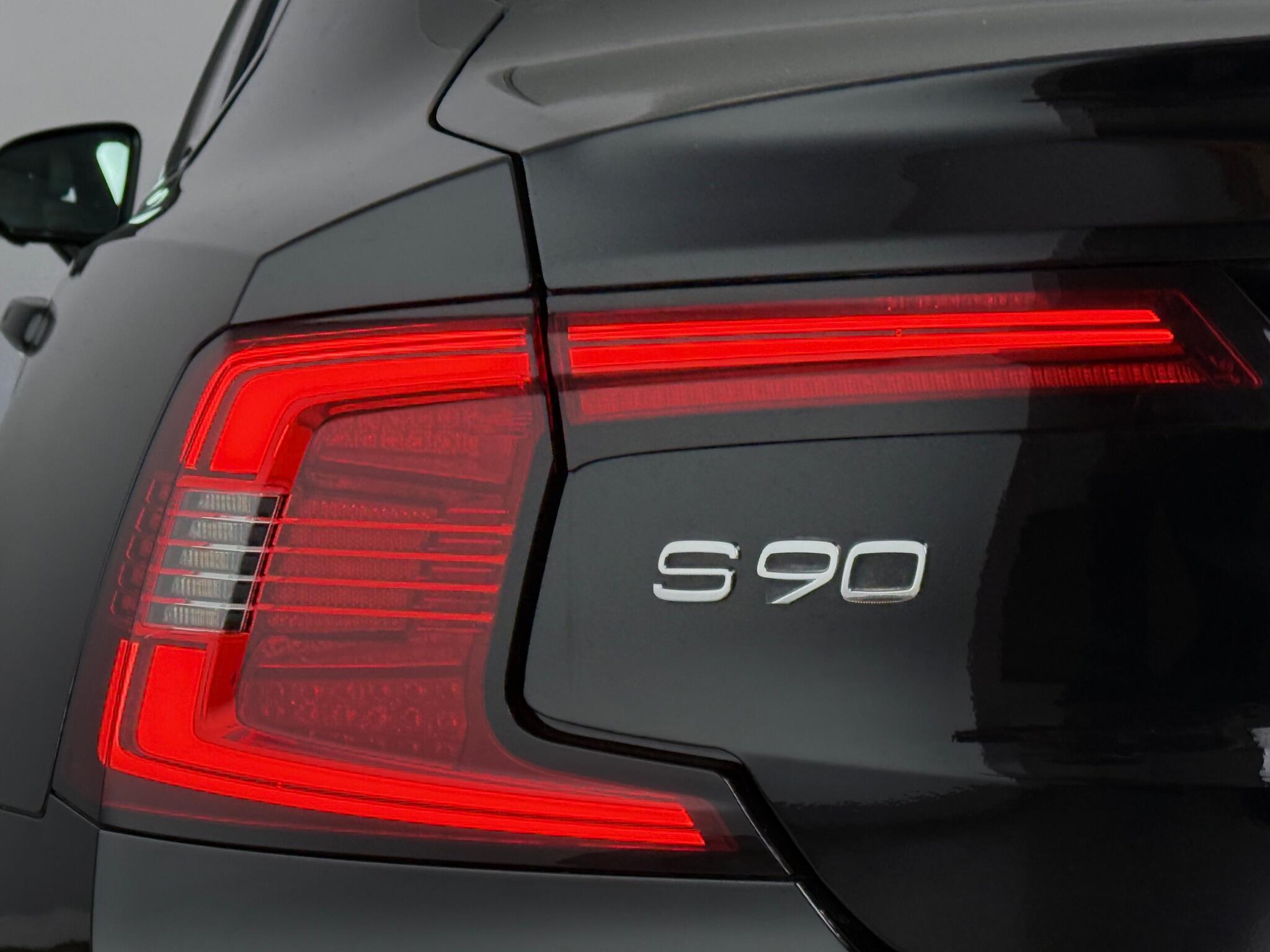 Volvo S90 view 11