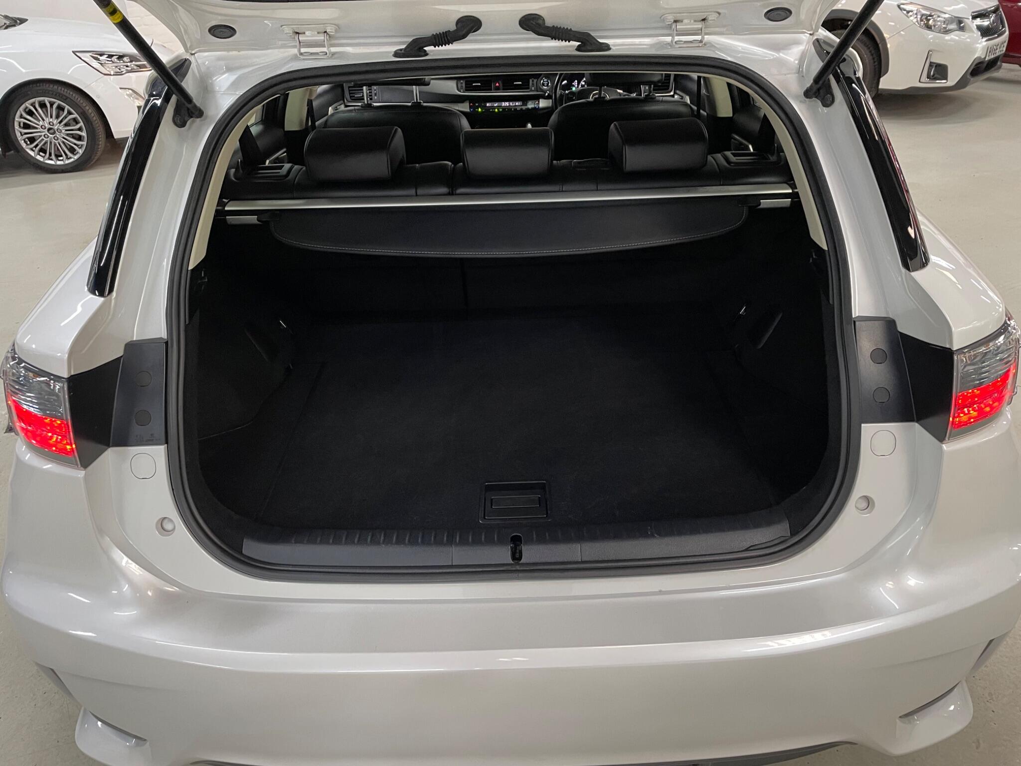 Lexus CT view 11