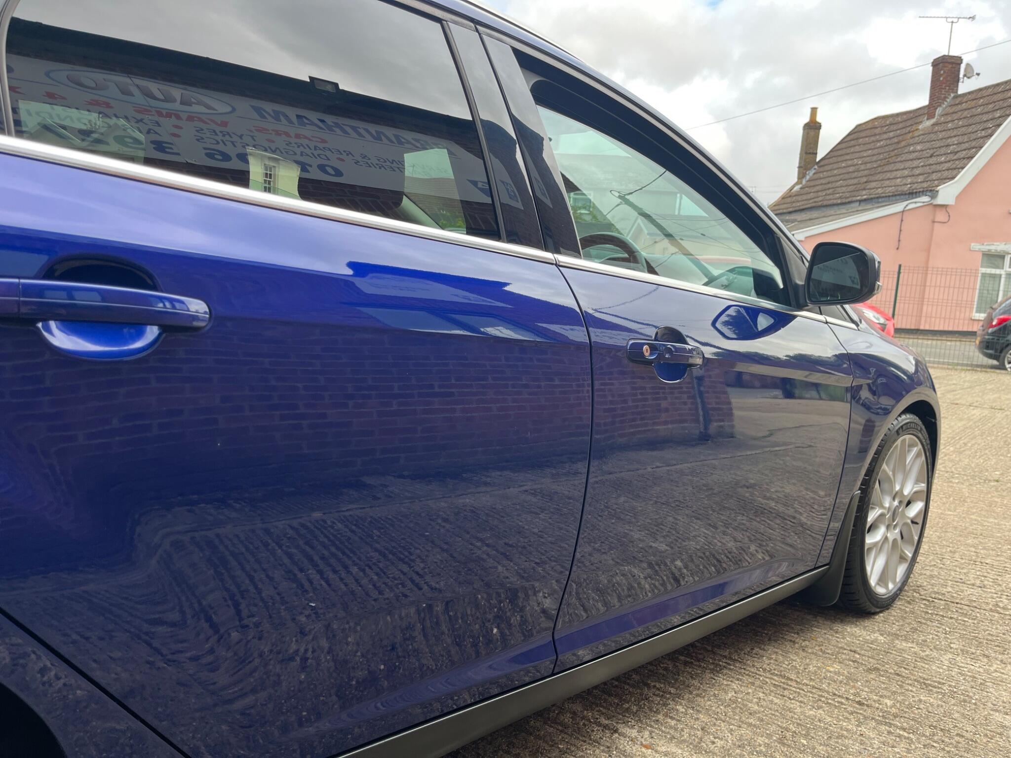 Ford Focus view 10
