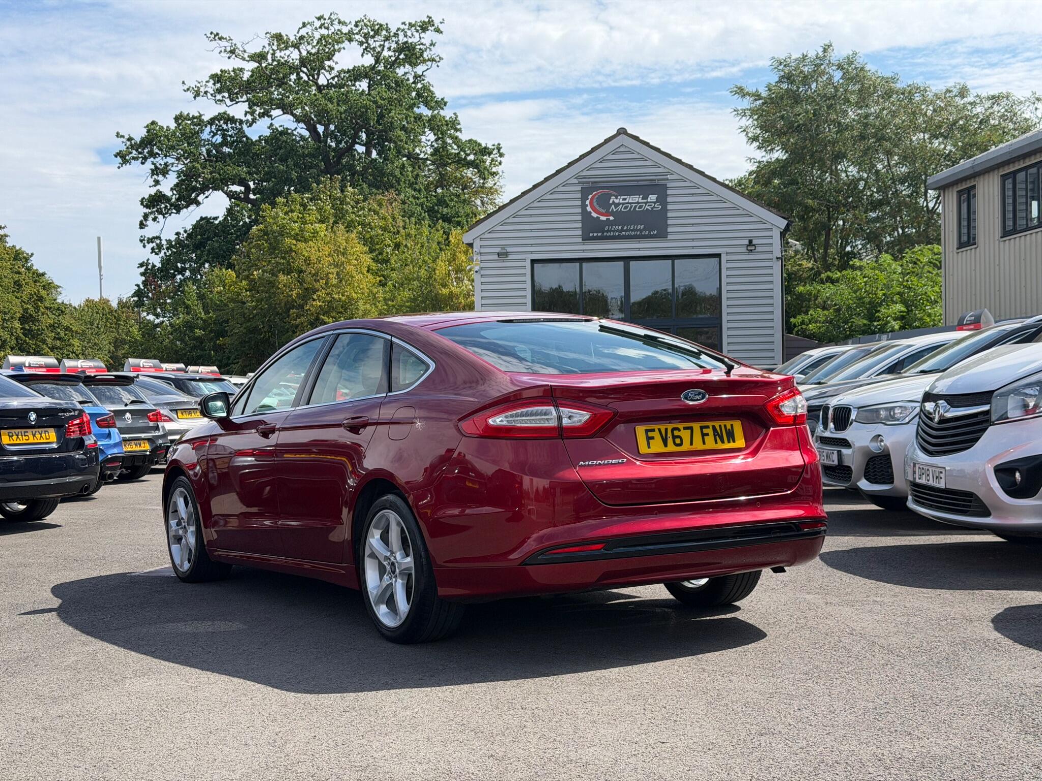 Ford Mondeo view 13