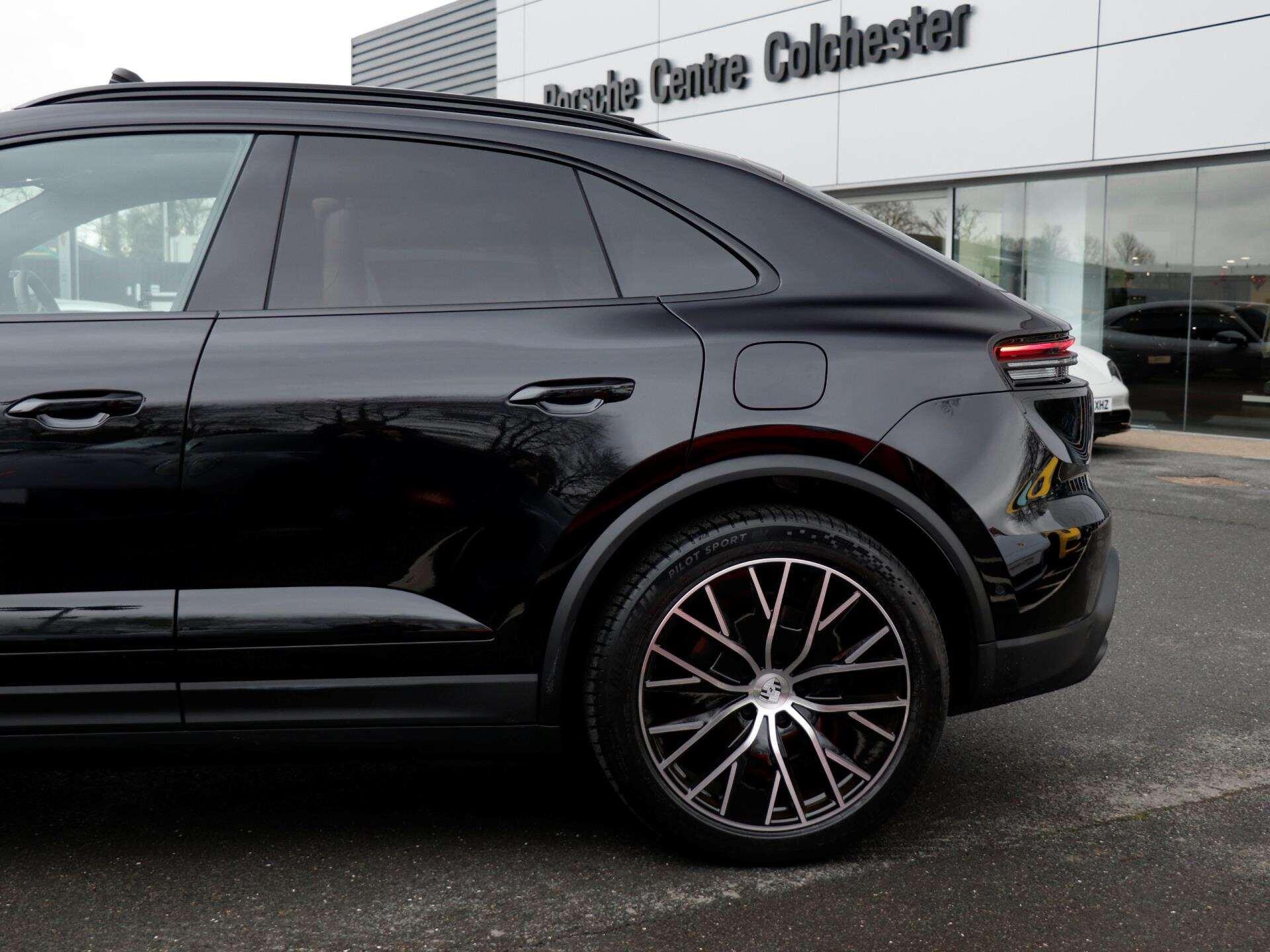 Porsche Macan view 32