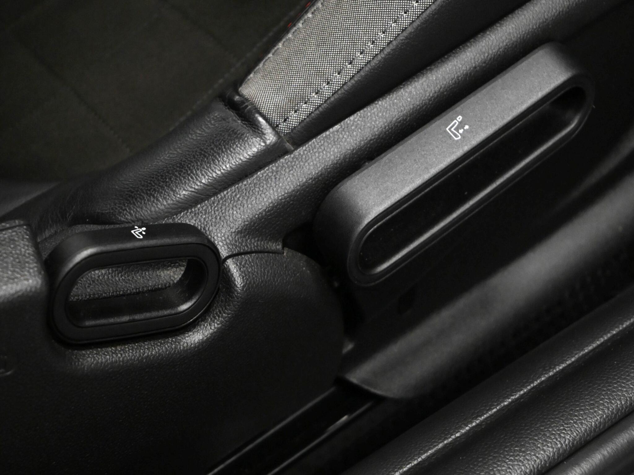 Mini Hatch view 35