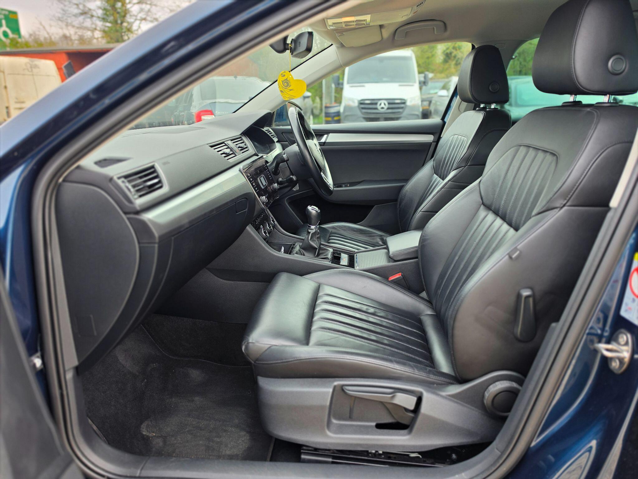 Skoda Superb view 8