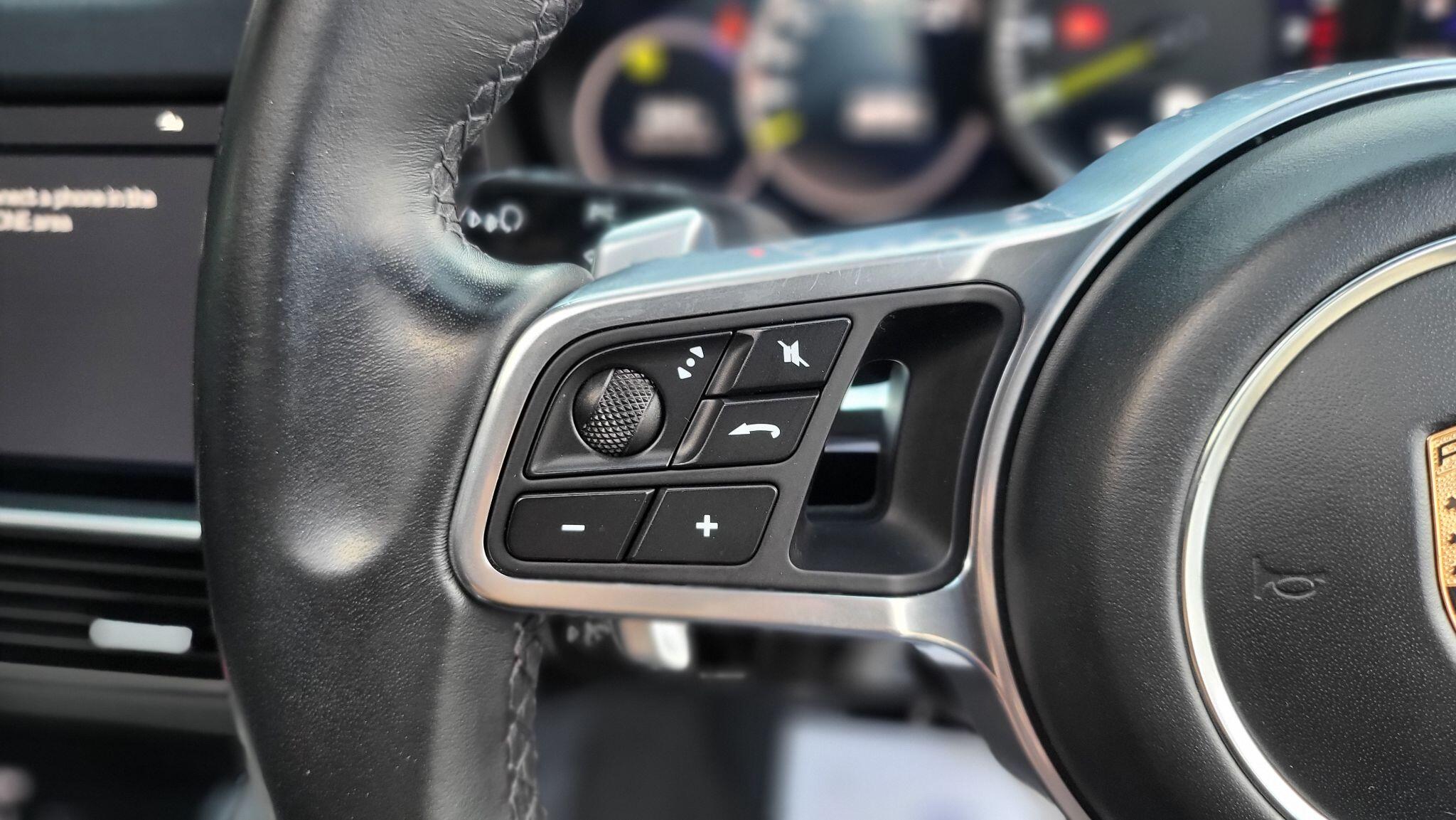 Porsche Cayenne view 25