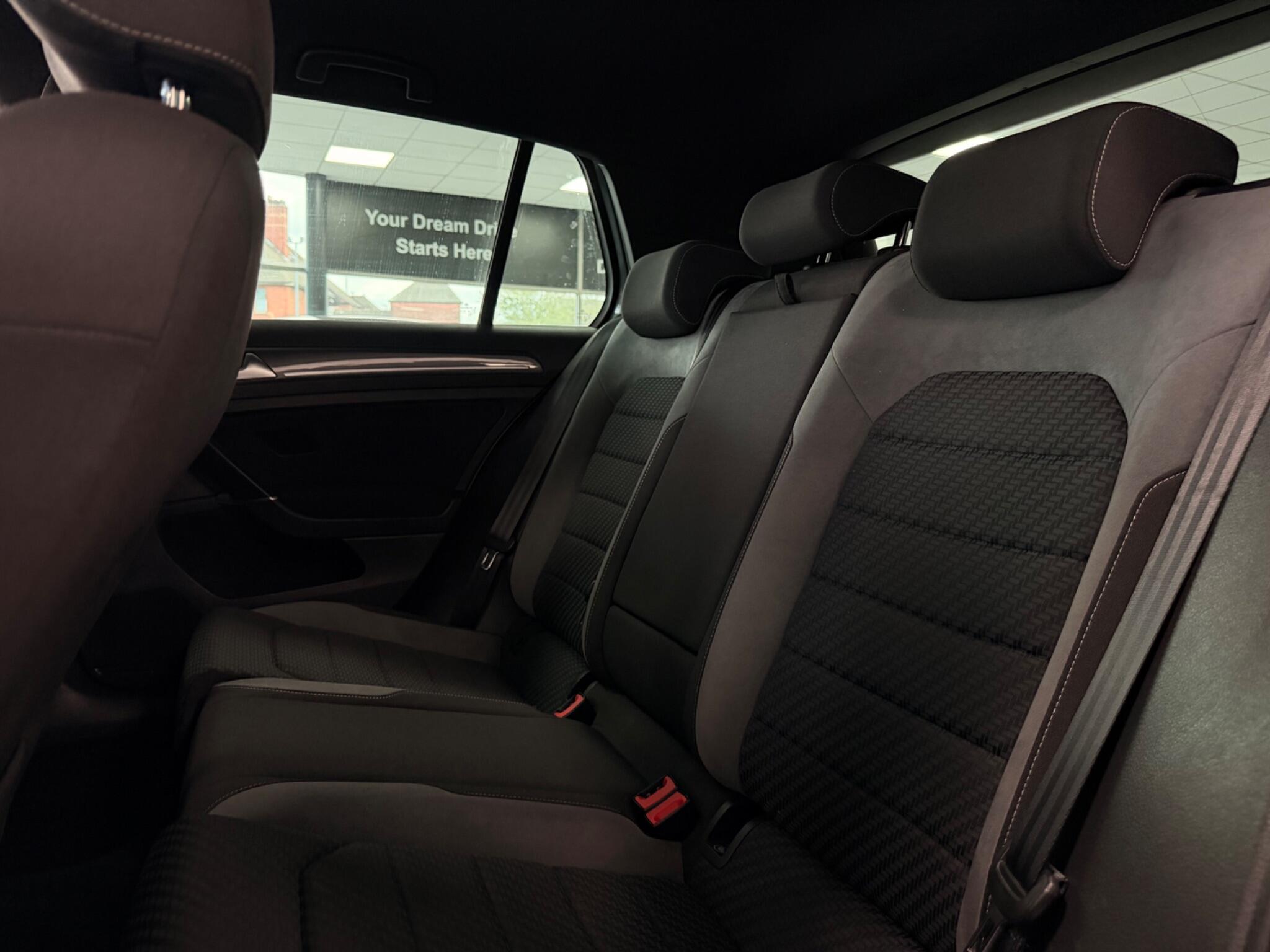 Volkswagen Golf view 22
