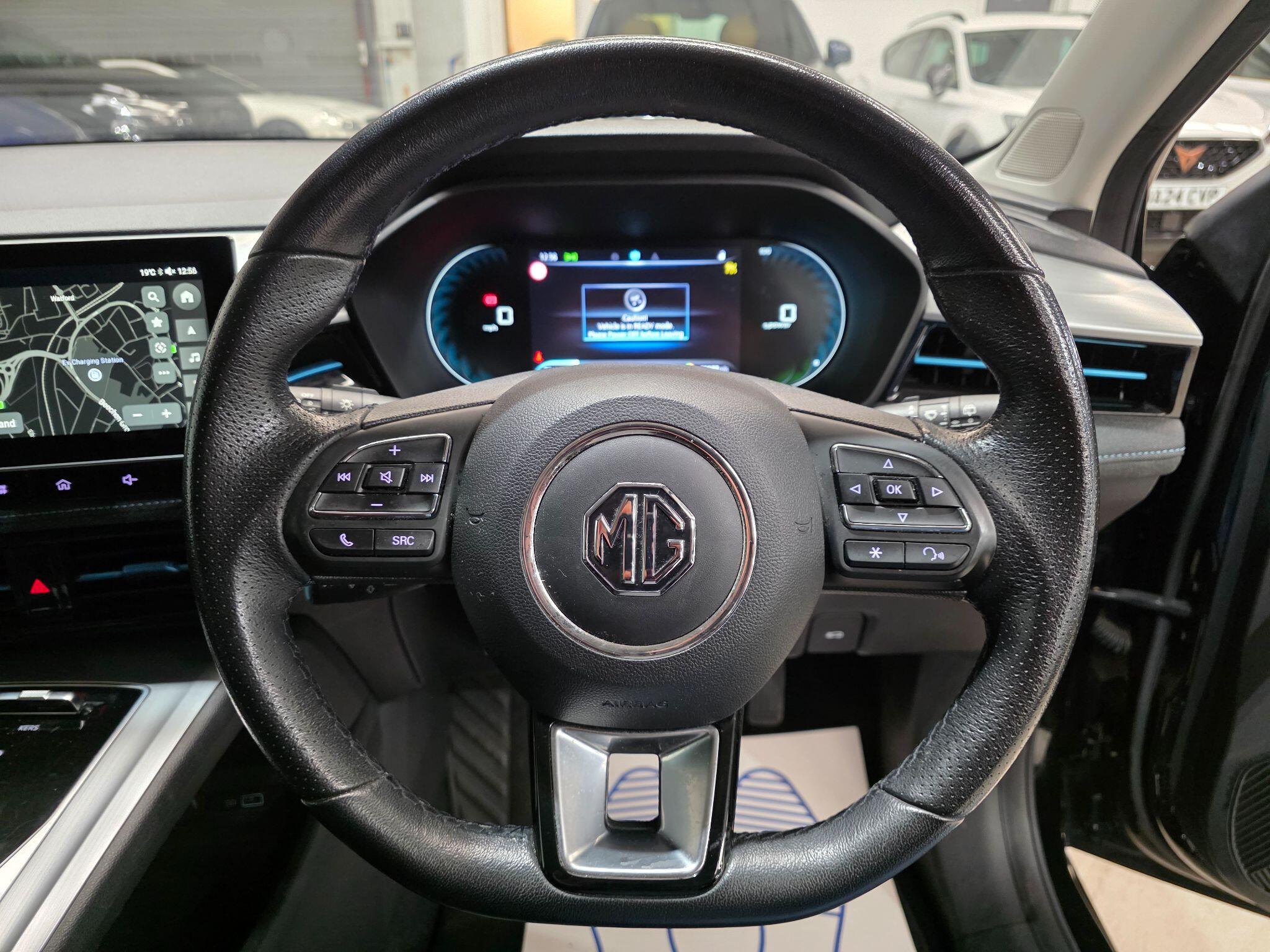 MG MG5 view 14